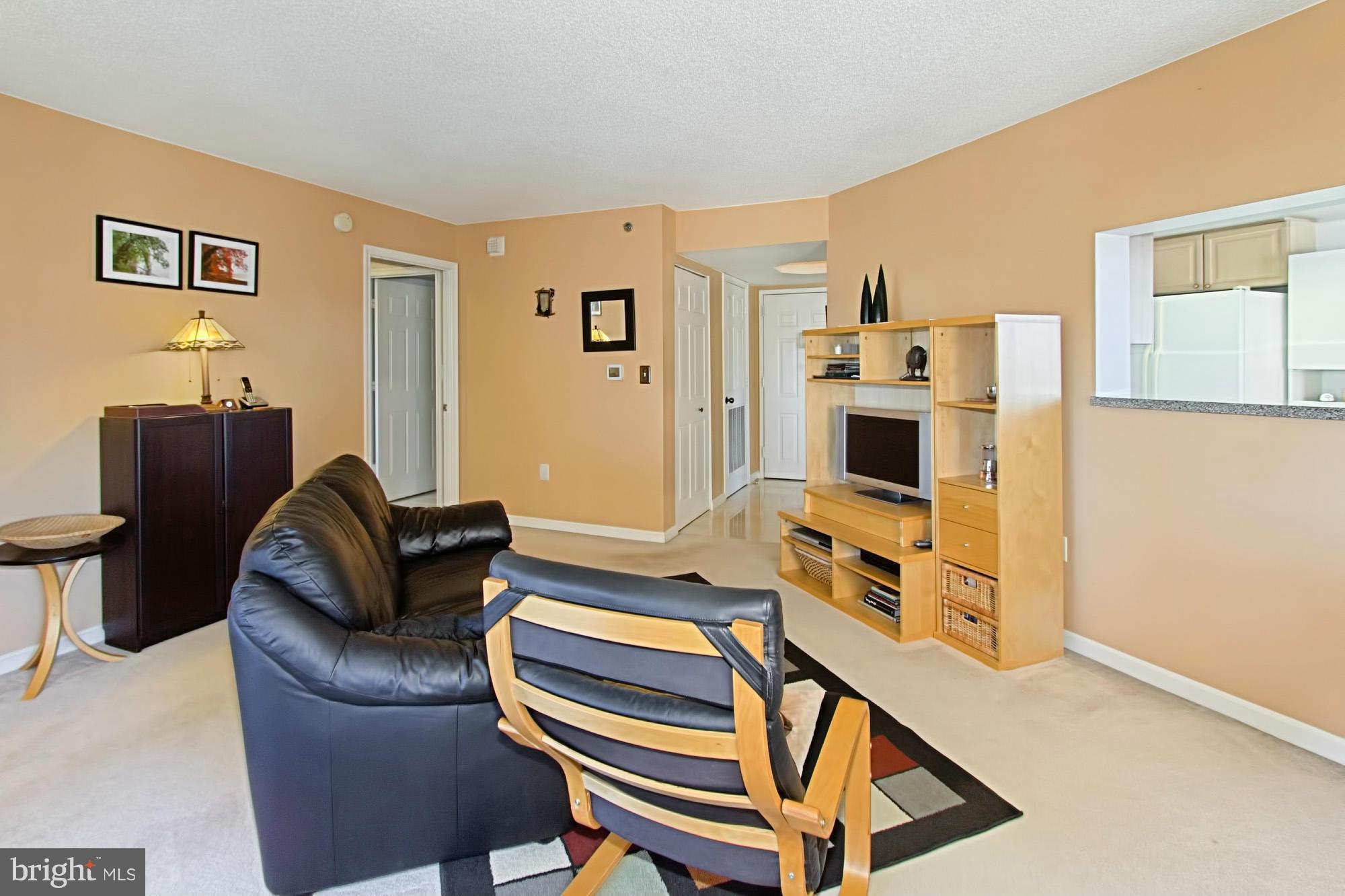 CARLYLE TOWERS - Residential