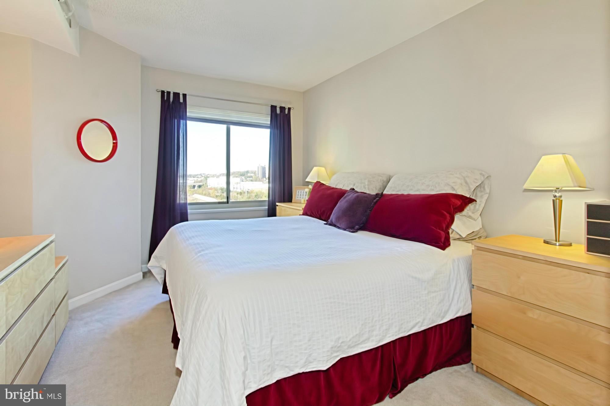 CARLYLE TOWERS - Residential