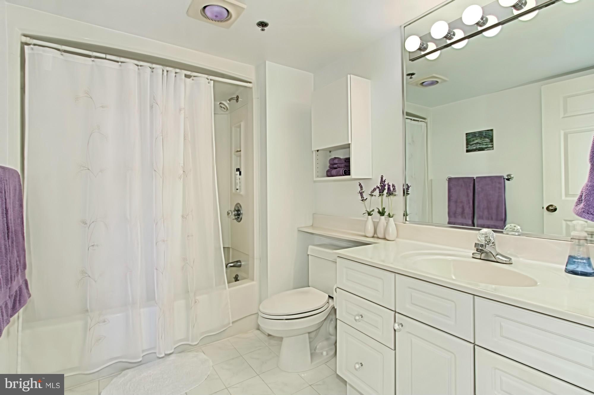 CARLYLE TOWERS - Residential