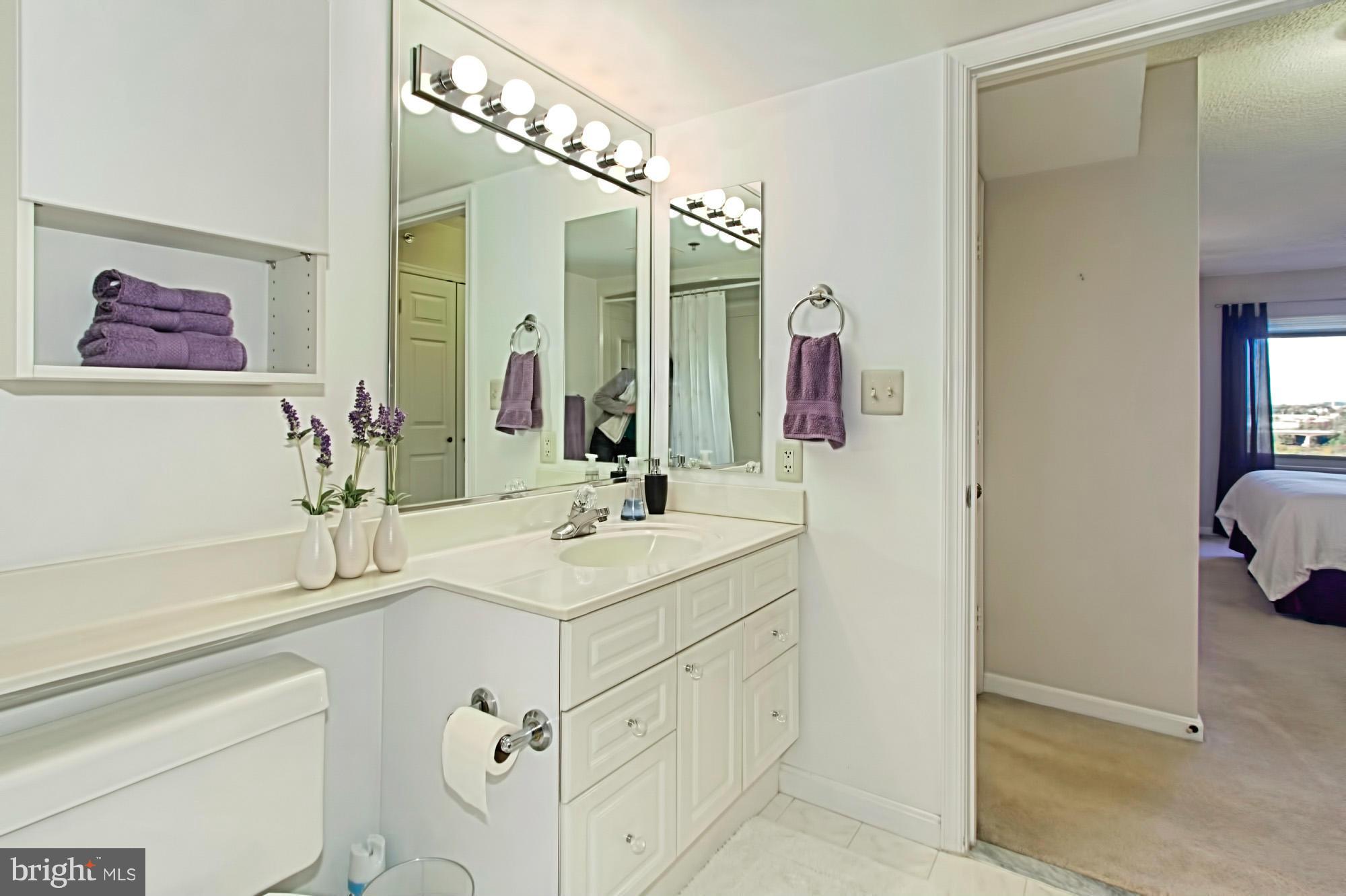 CARLYLE TOWERS - Residential