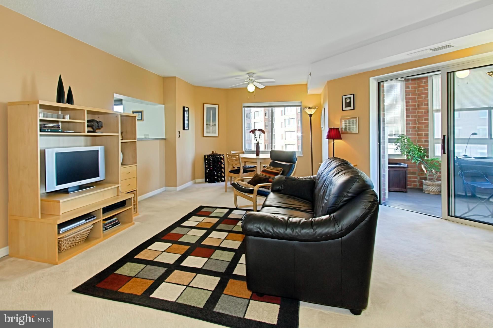 CARLYLE TOWERS - Residential