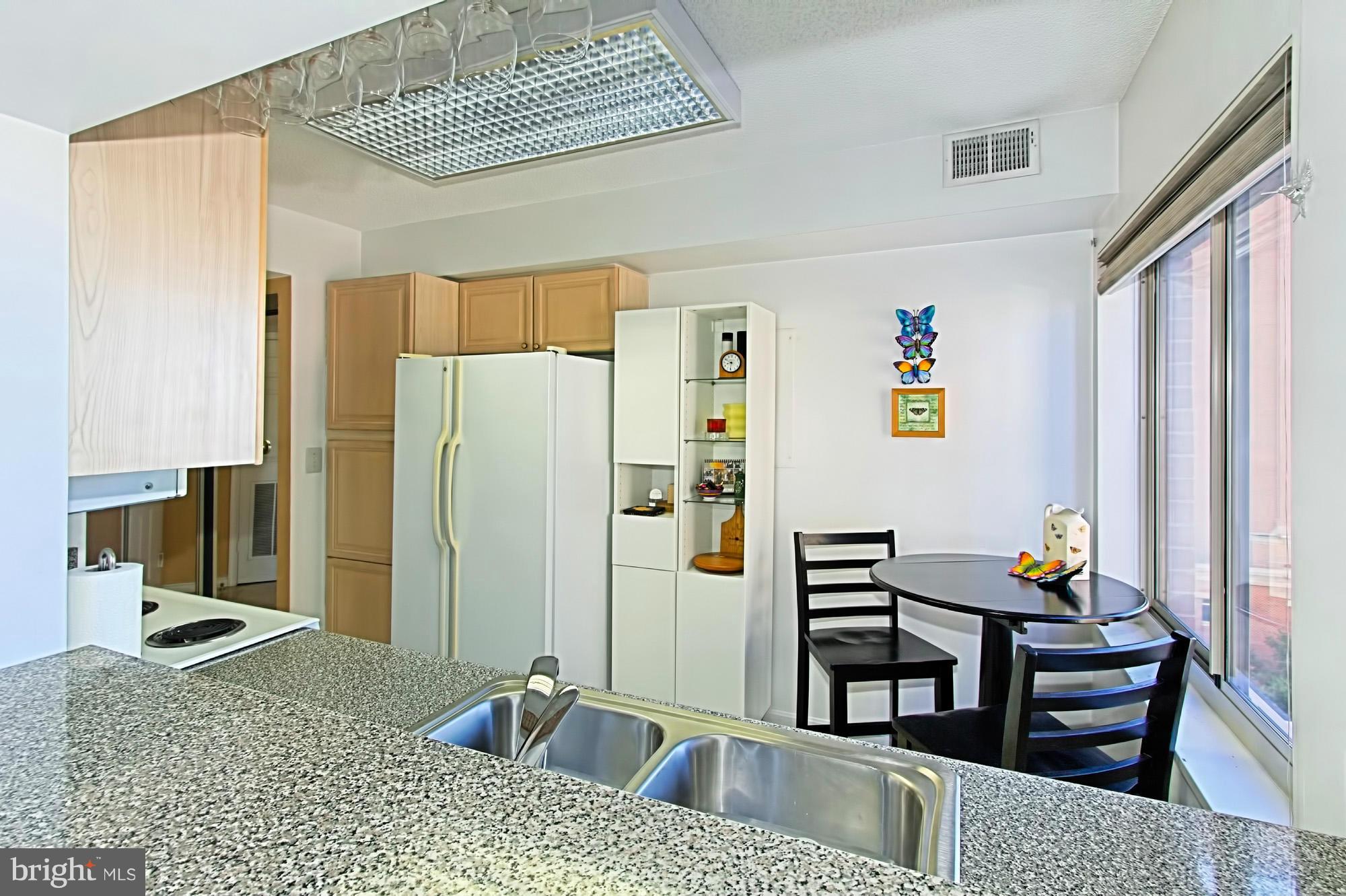 CARLYLE TOWERS - Residential