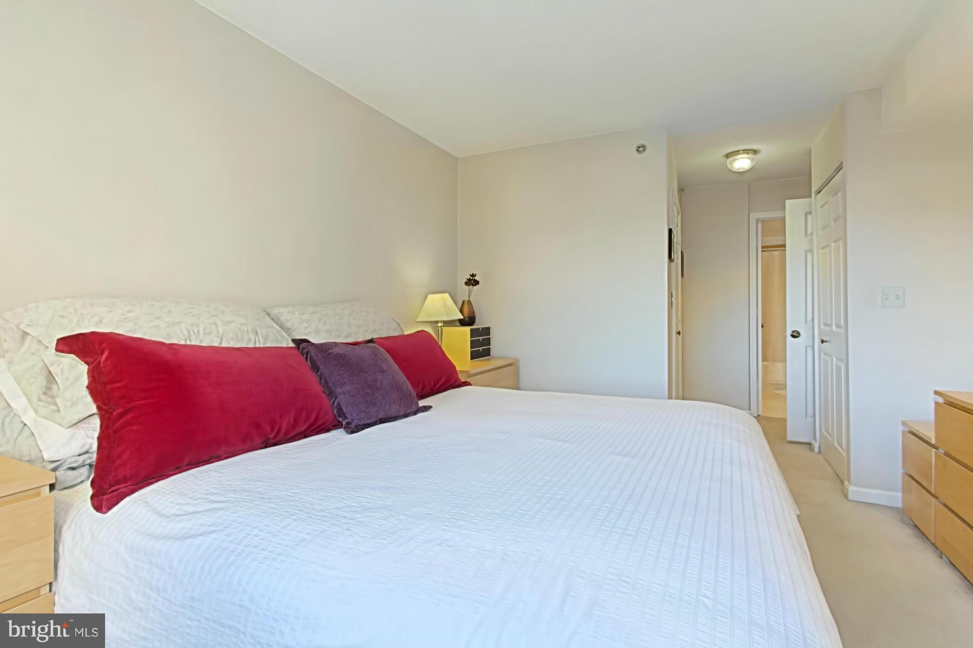 CARLYLE TOWERS - Residential