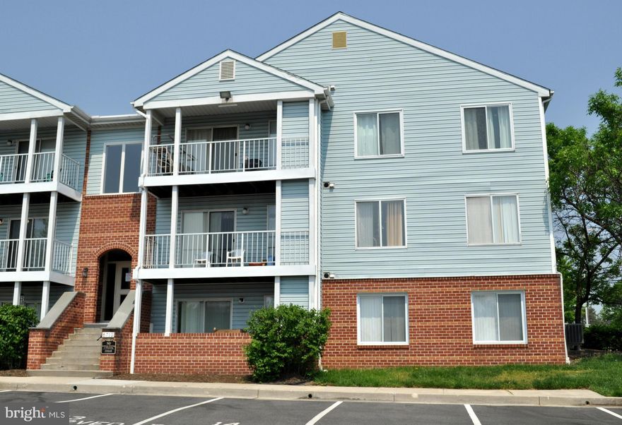 Renovated ground floor condo. You won't find a nicer condo in Baltimore County for this price. New HVAC, appliances, carpet, tile, paint, windows. Completely remodeled kitchen and bathrooms. New cabinets, countertops, shower, vanities, toilets. Full size washer and dryer. Assigned parking. Walk in closet. Would make a great rental, possibly up to $1250/m.  Please call for financing options.