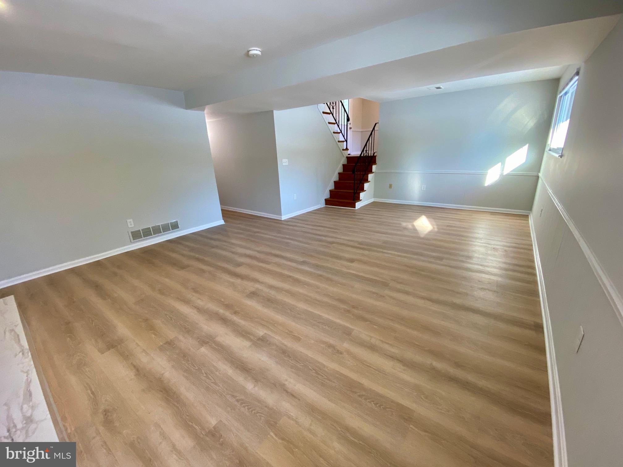 HILLSMERE ESTATES - Residential Lease