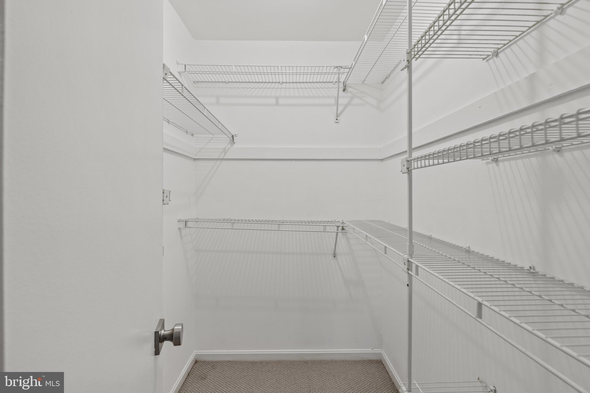 HILLSMERE ESTATES - Residential Lease