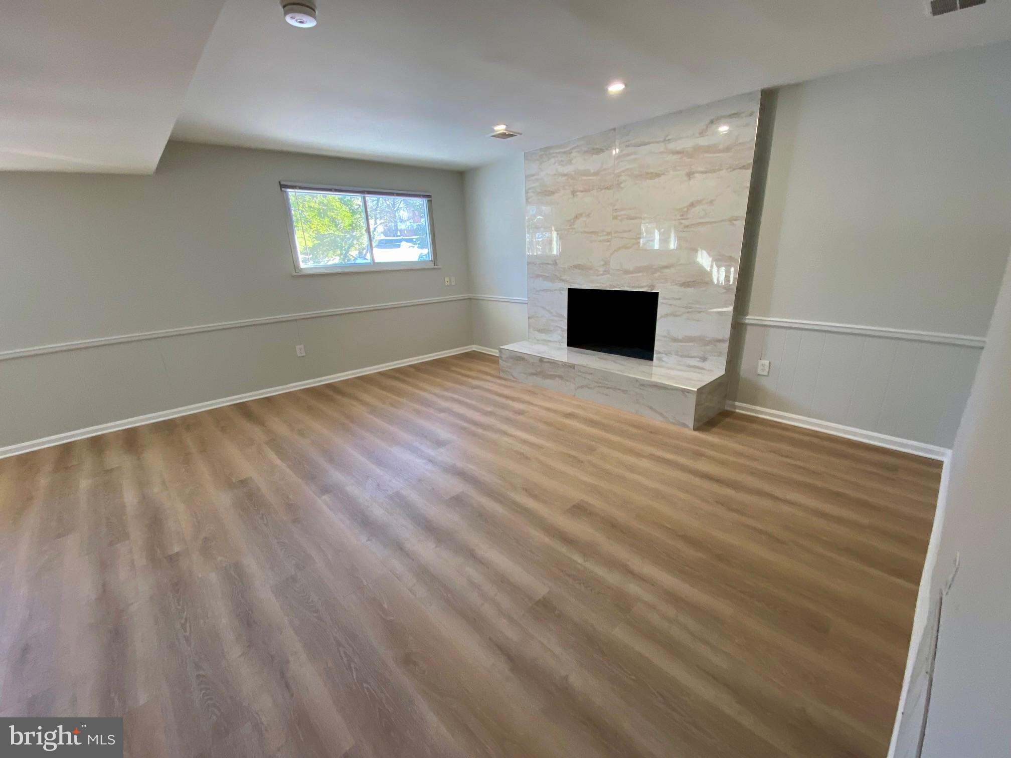 HILLSMERE ESTATES - Residential Lease