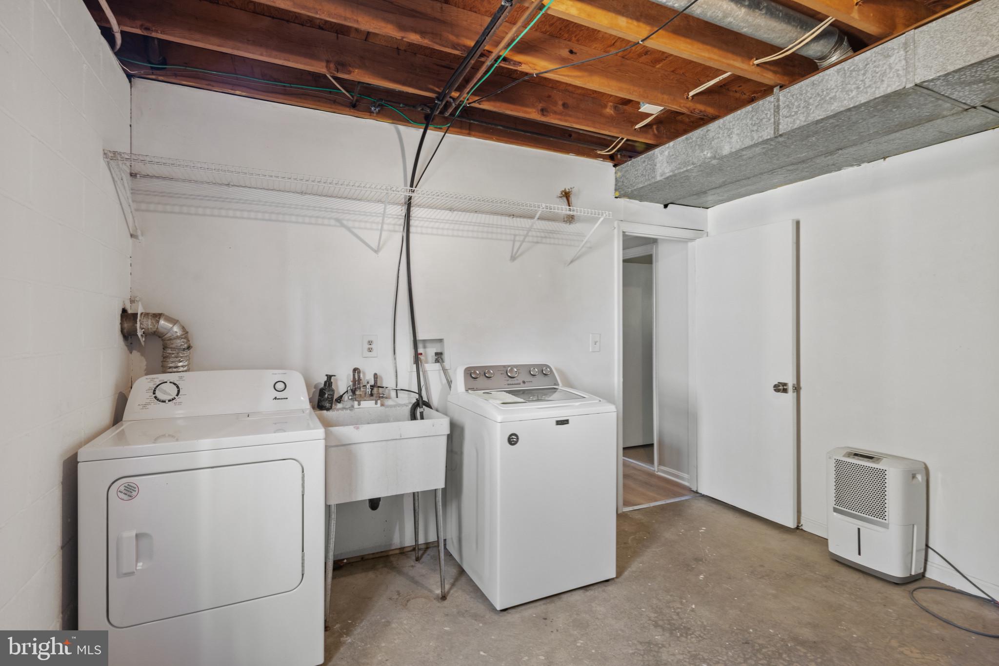 HILLSMERE ESTATES - Residential Lease