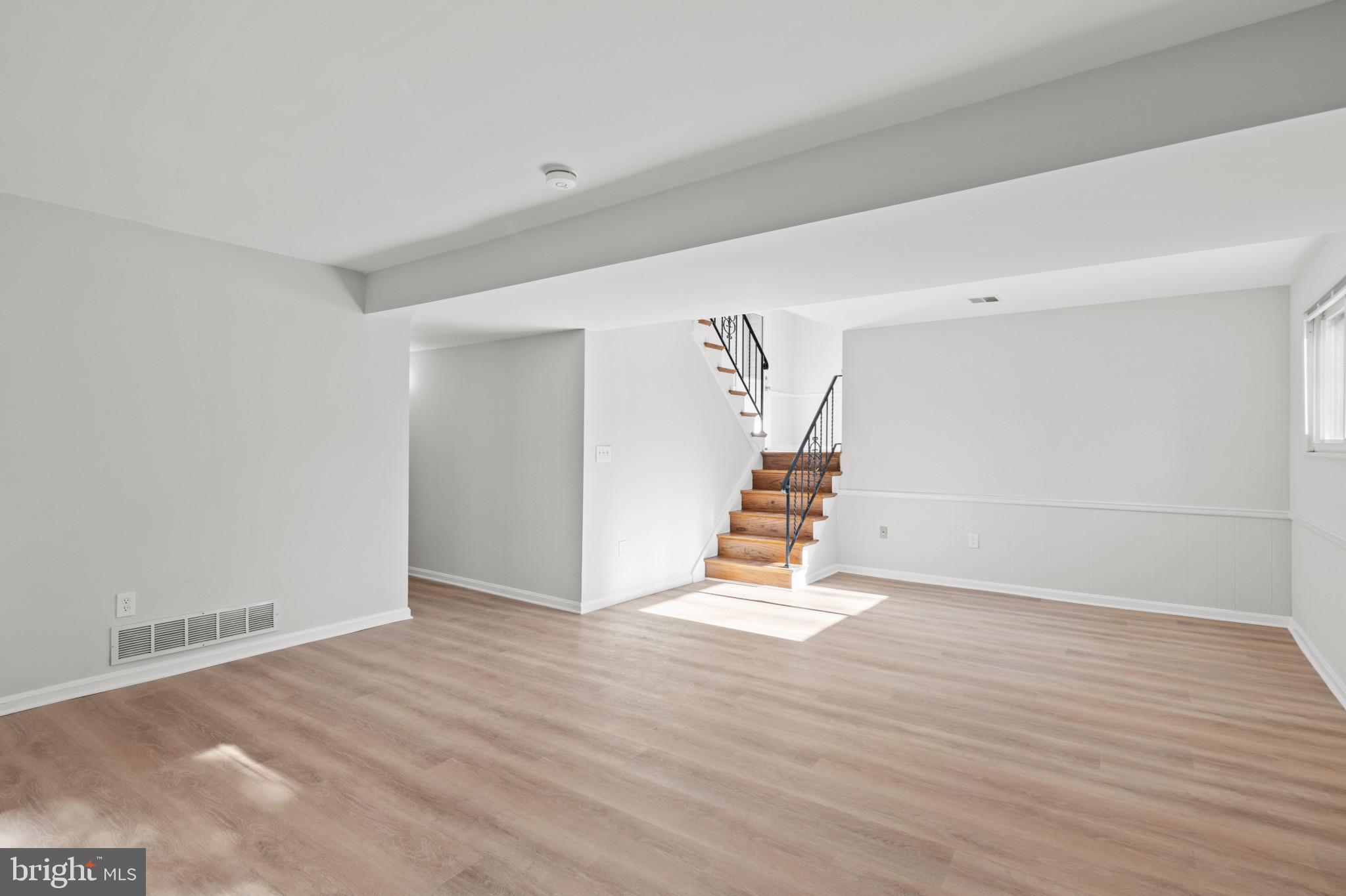 HILLSMERE ESTATES - Residential Lease