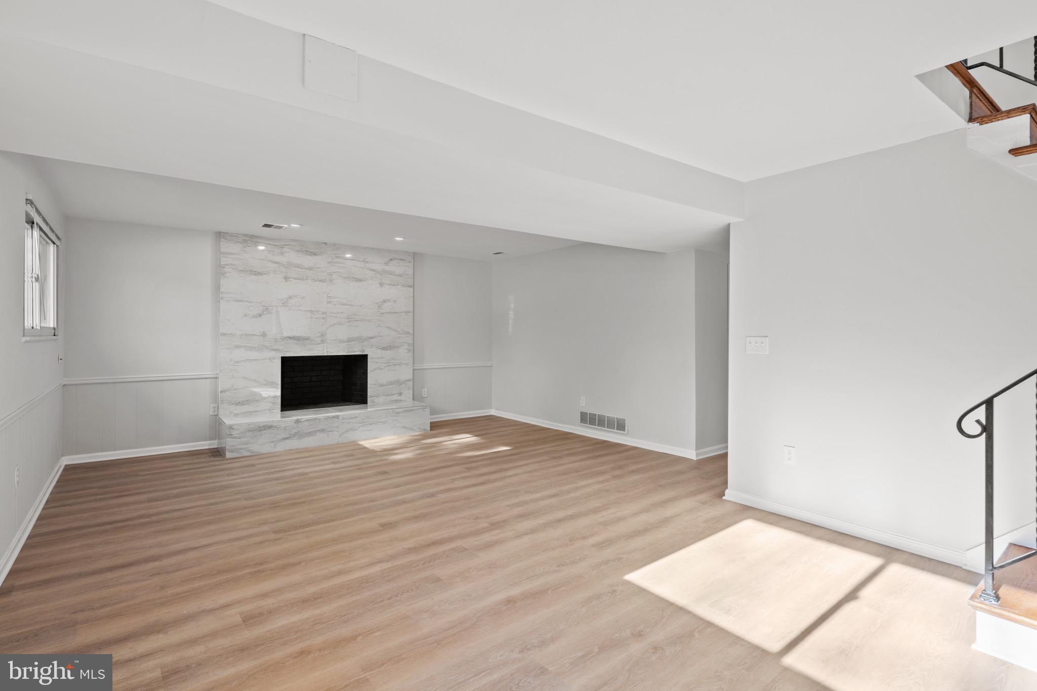 HILLSMERE ESTATES - Residential Lease