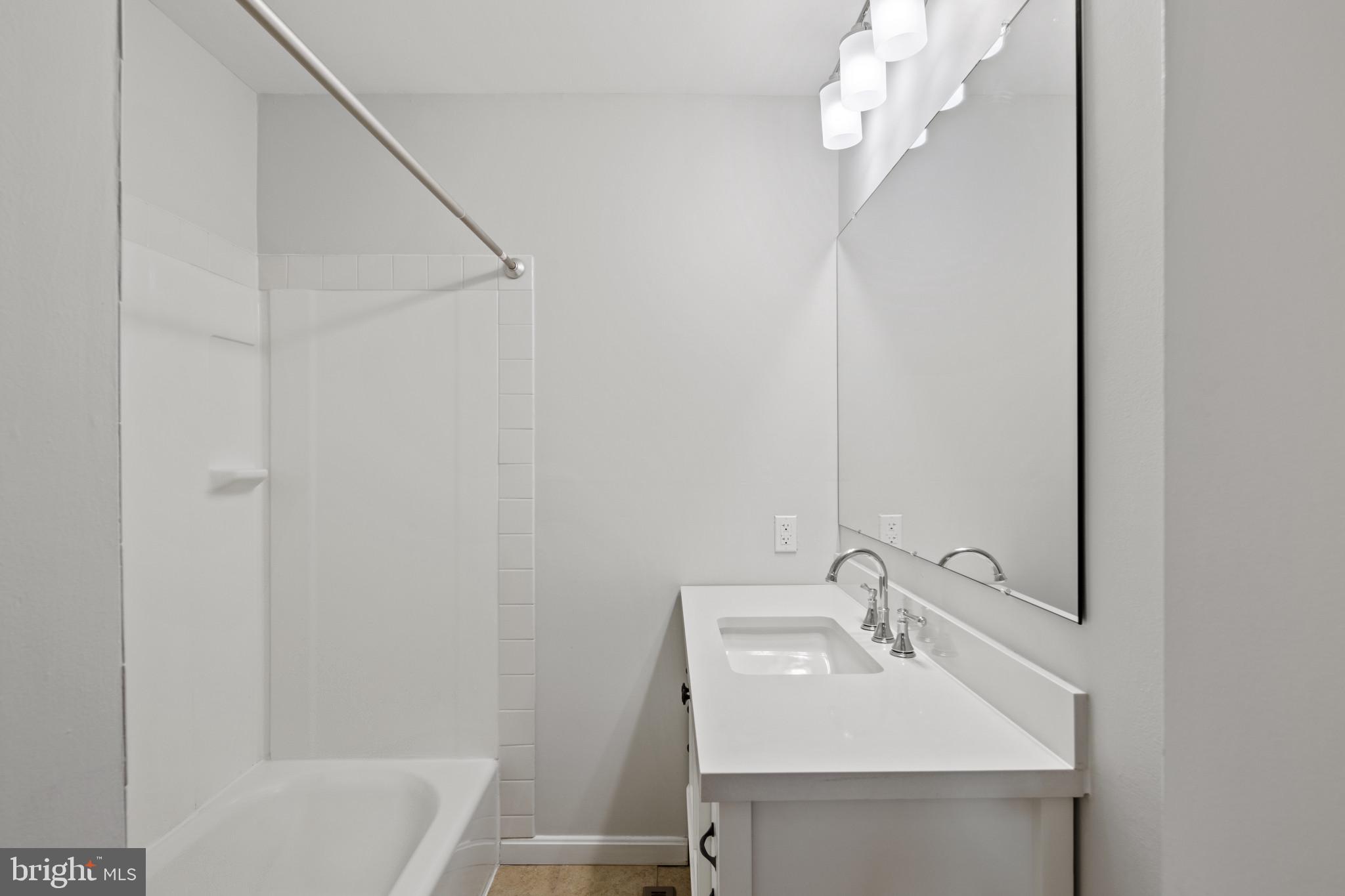 HILLSMERE ESTATES - Residential Lease