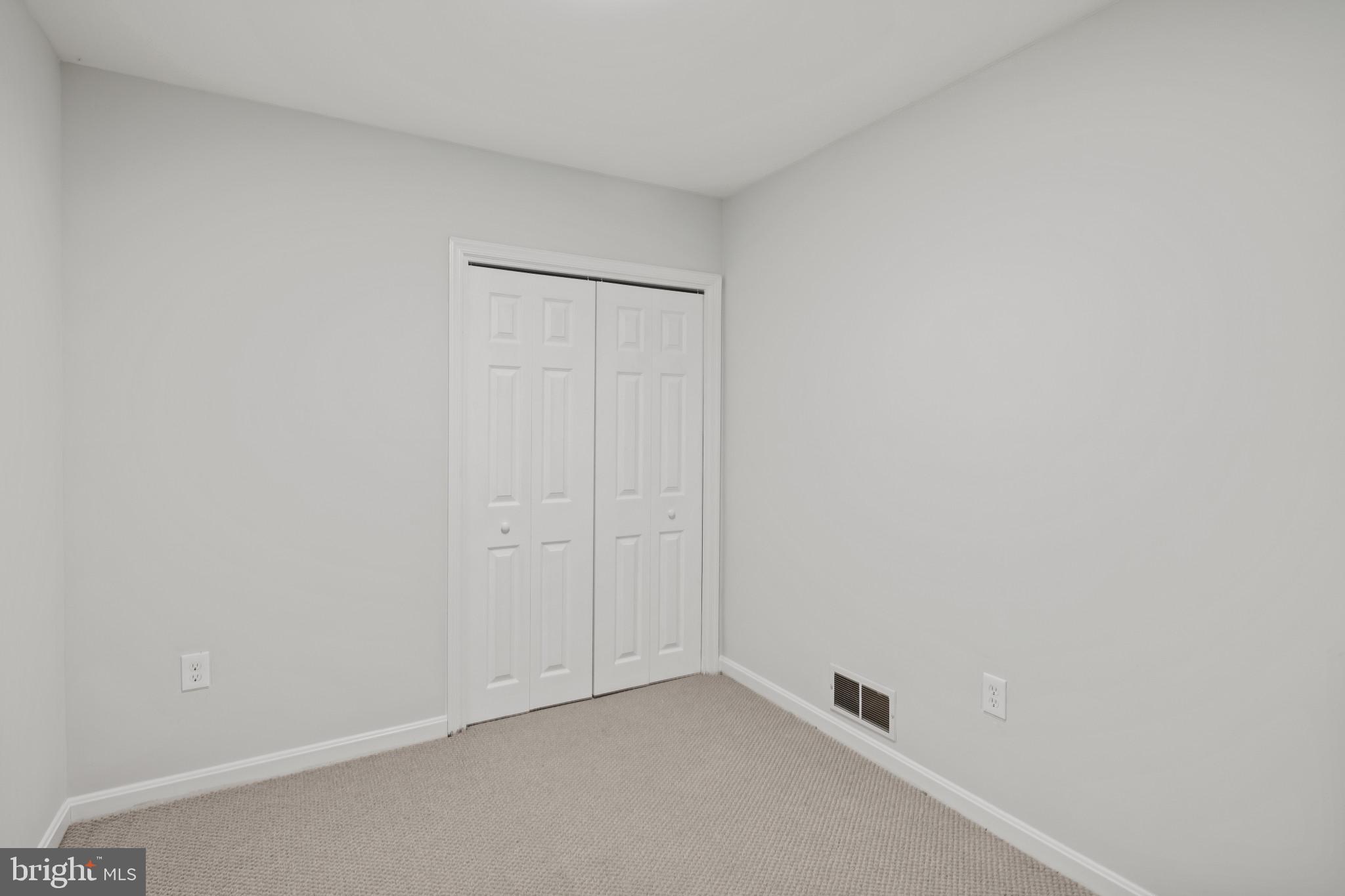 HILLSMERE ESTATES - Residential Lease