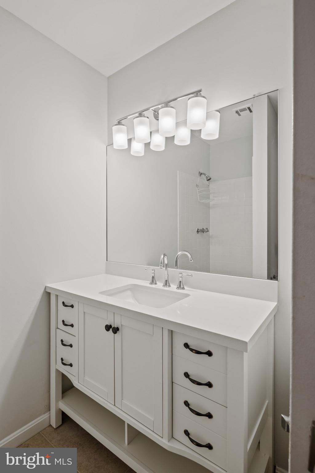 HILLSMERE ESTATES - Residential Lease