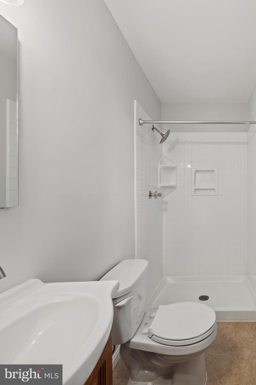 HILLSMERE ESTATES - Residential Lease