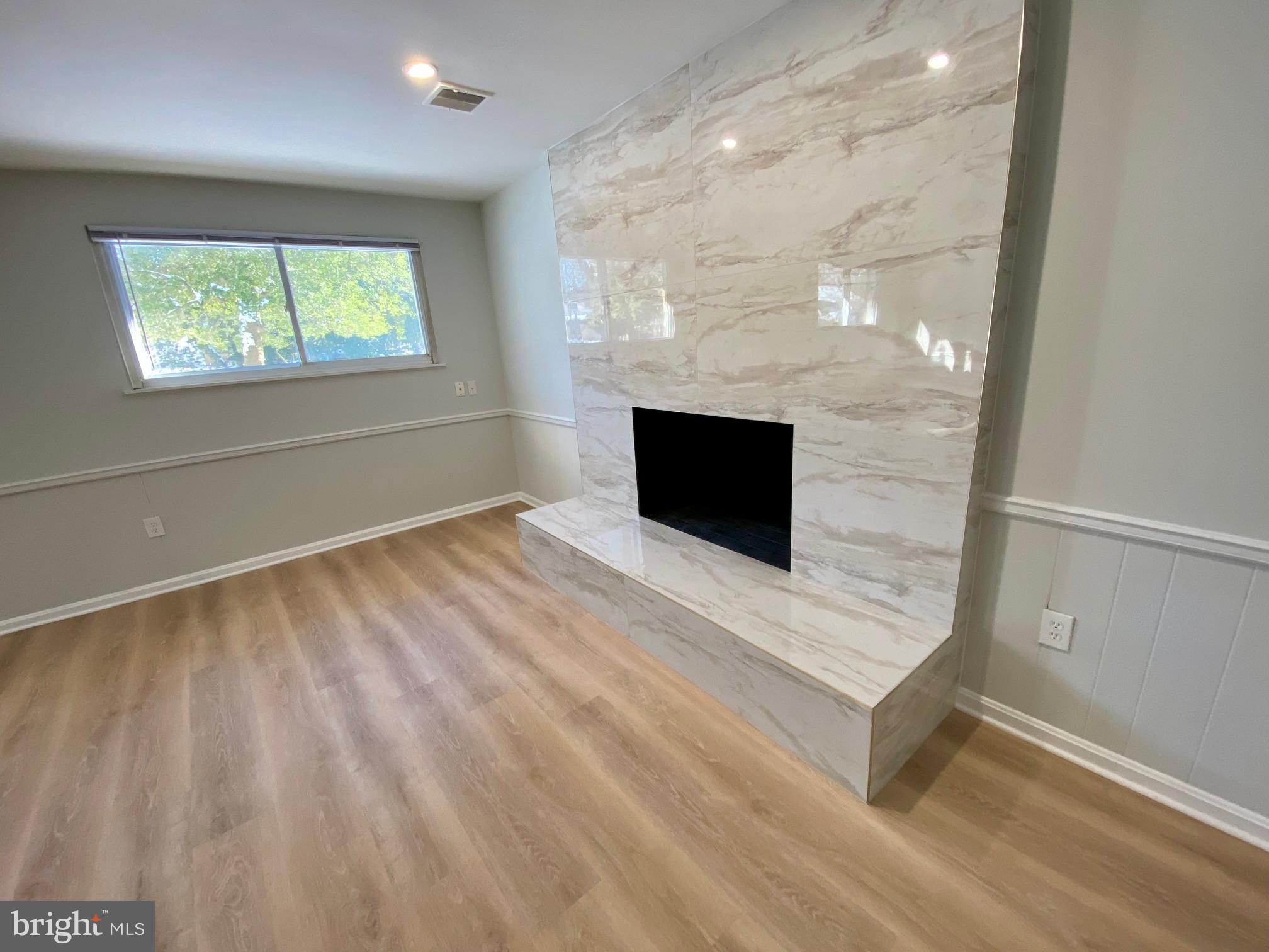 HILLSMERE ESTATES - Residential Lease