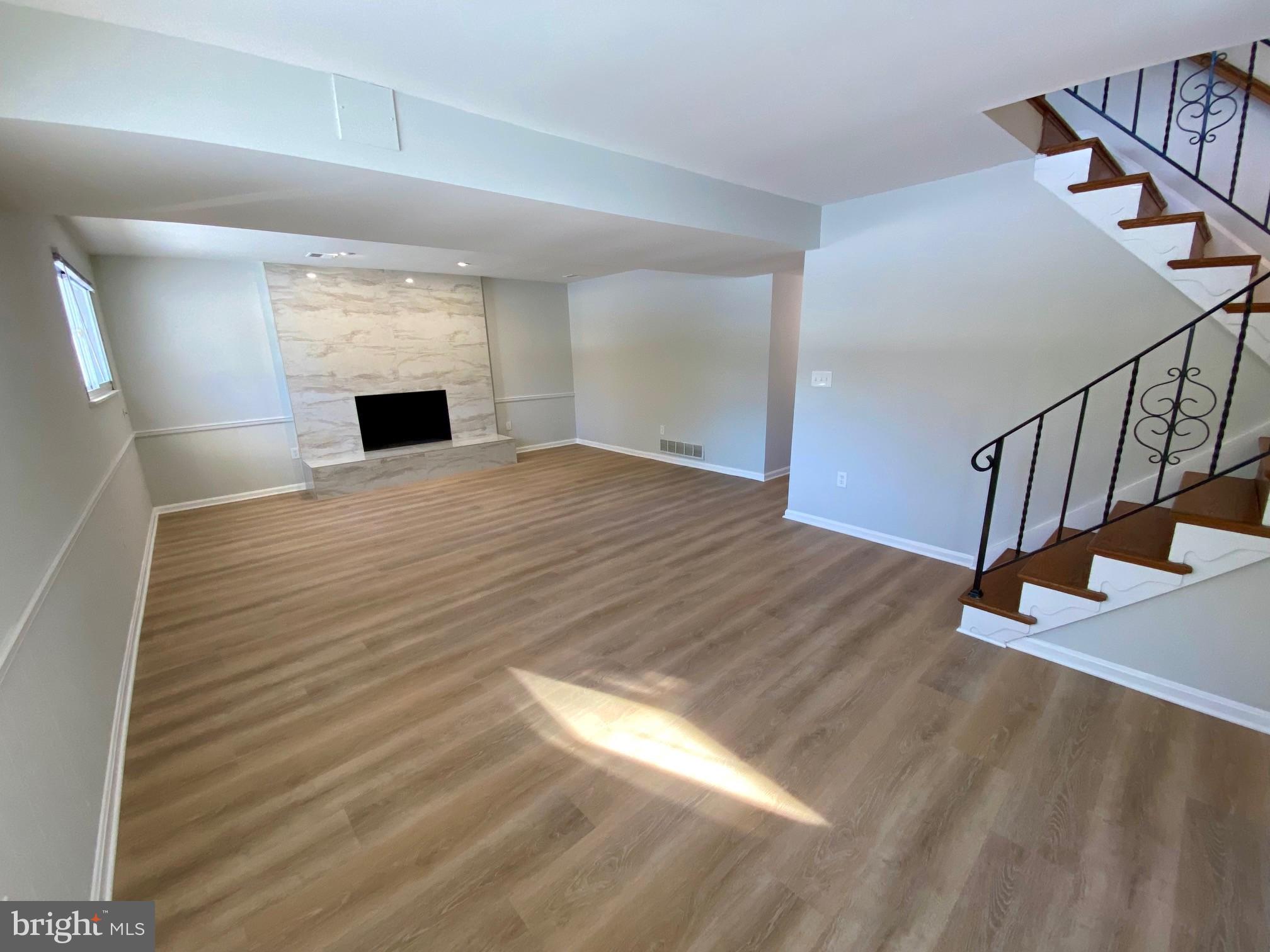 HILLSMERE ESTATES - Residential Lease