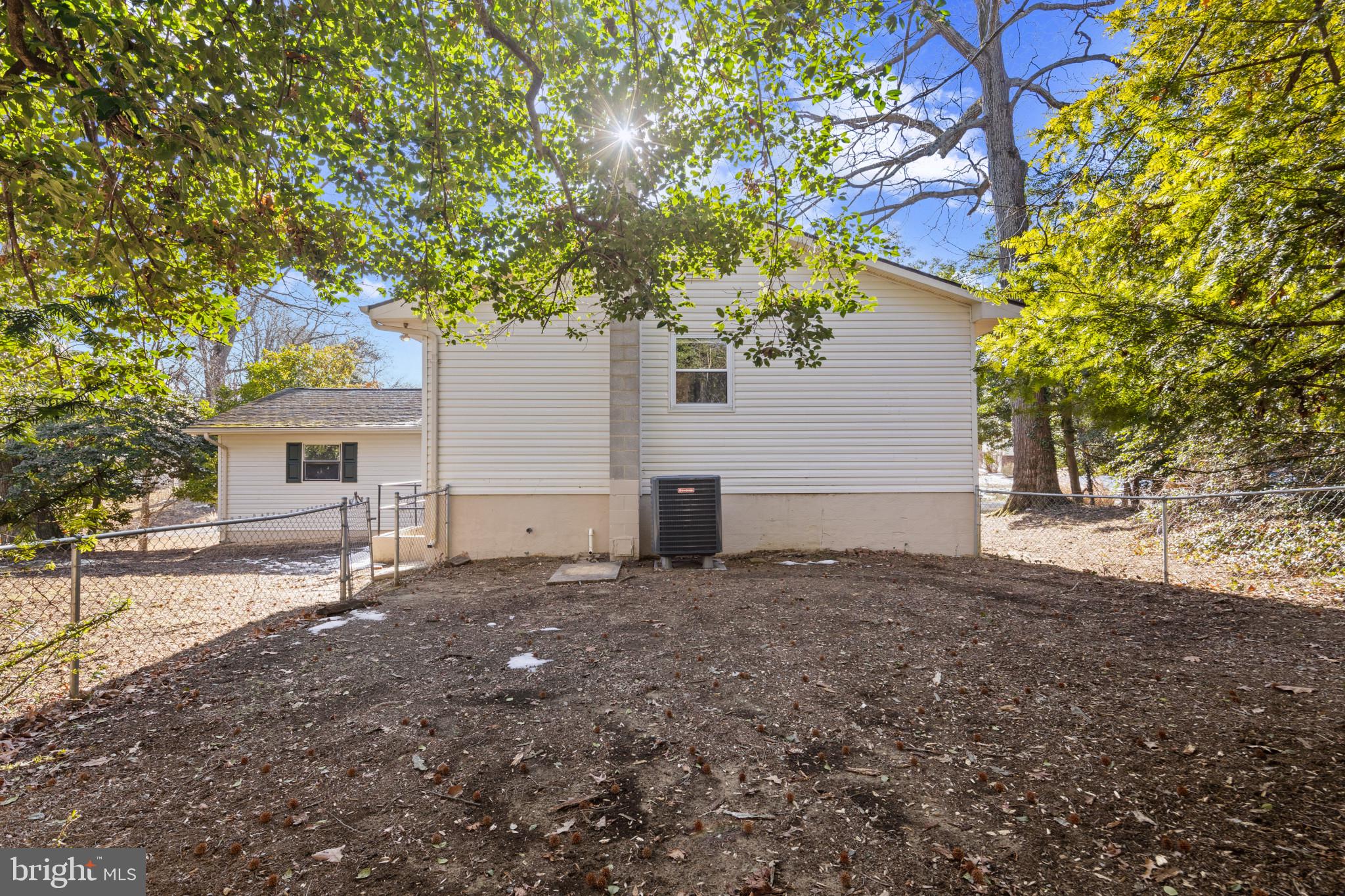 HILLSMERE ESTATES - Residential Lease