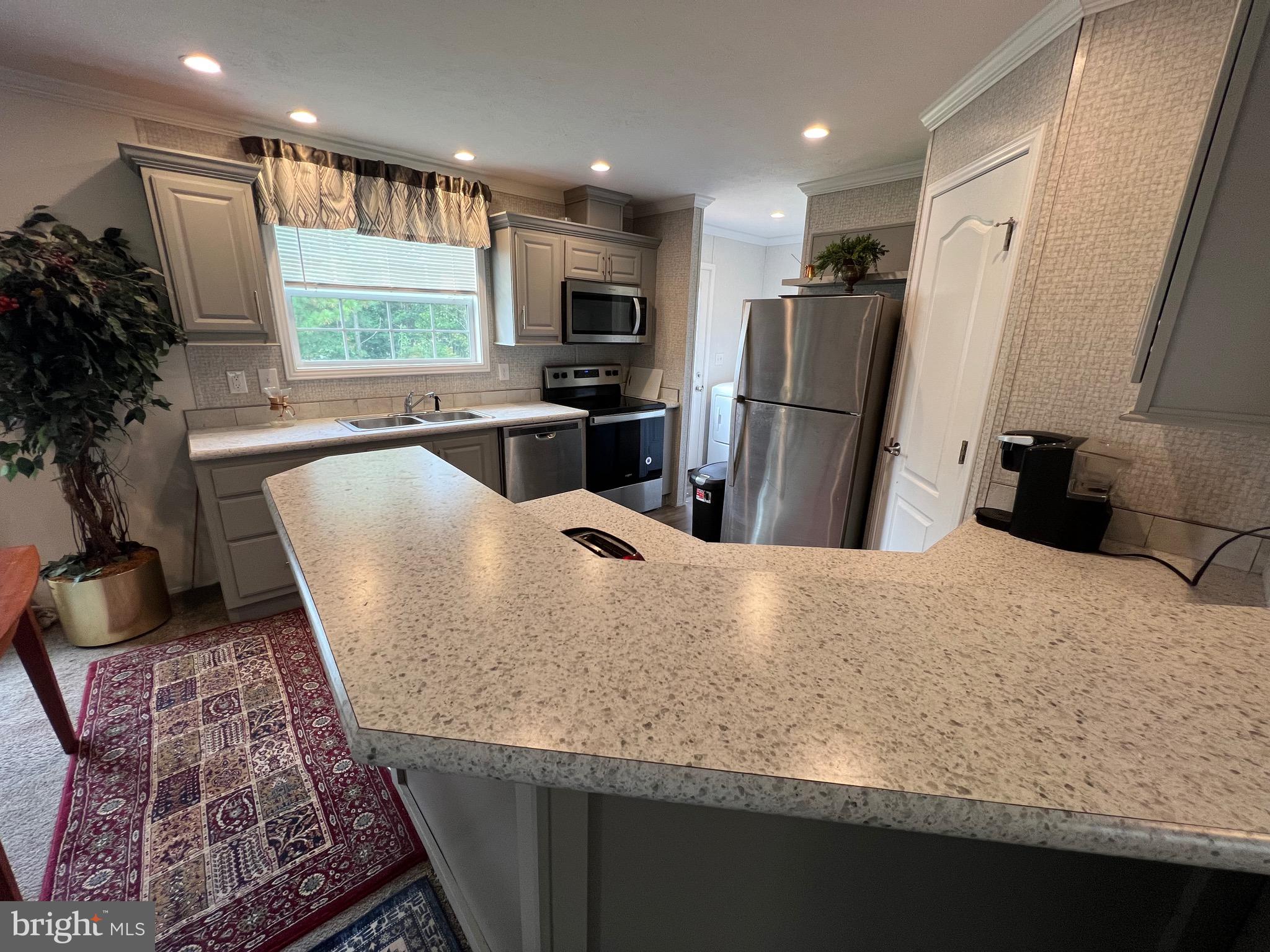 711 N HUCKLEBERRY AVENUE