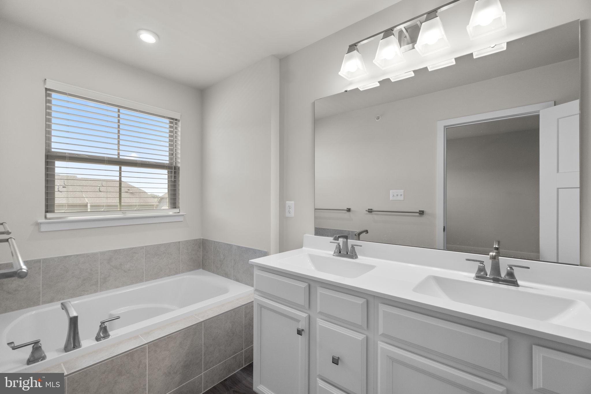 LAKE LINGANORE OAKDALE - Residential