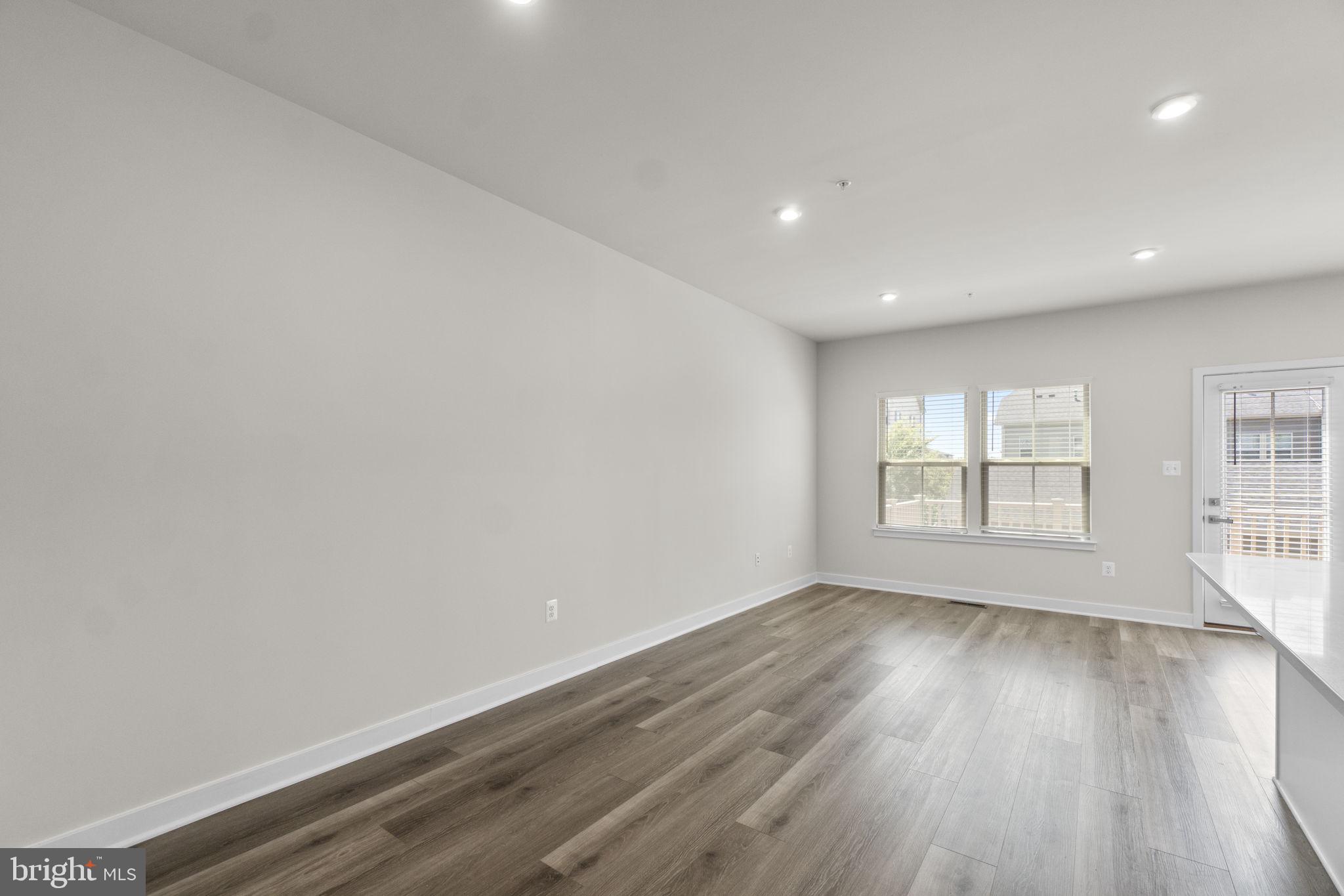 LAKE LINGANORE OAKDALE - Residential