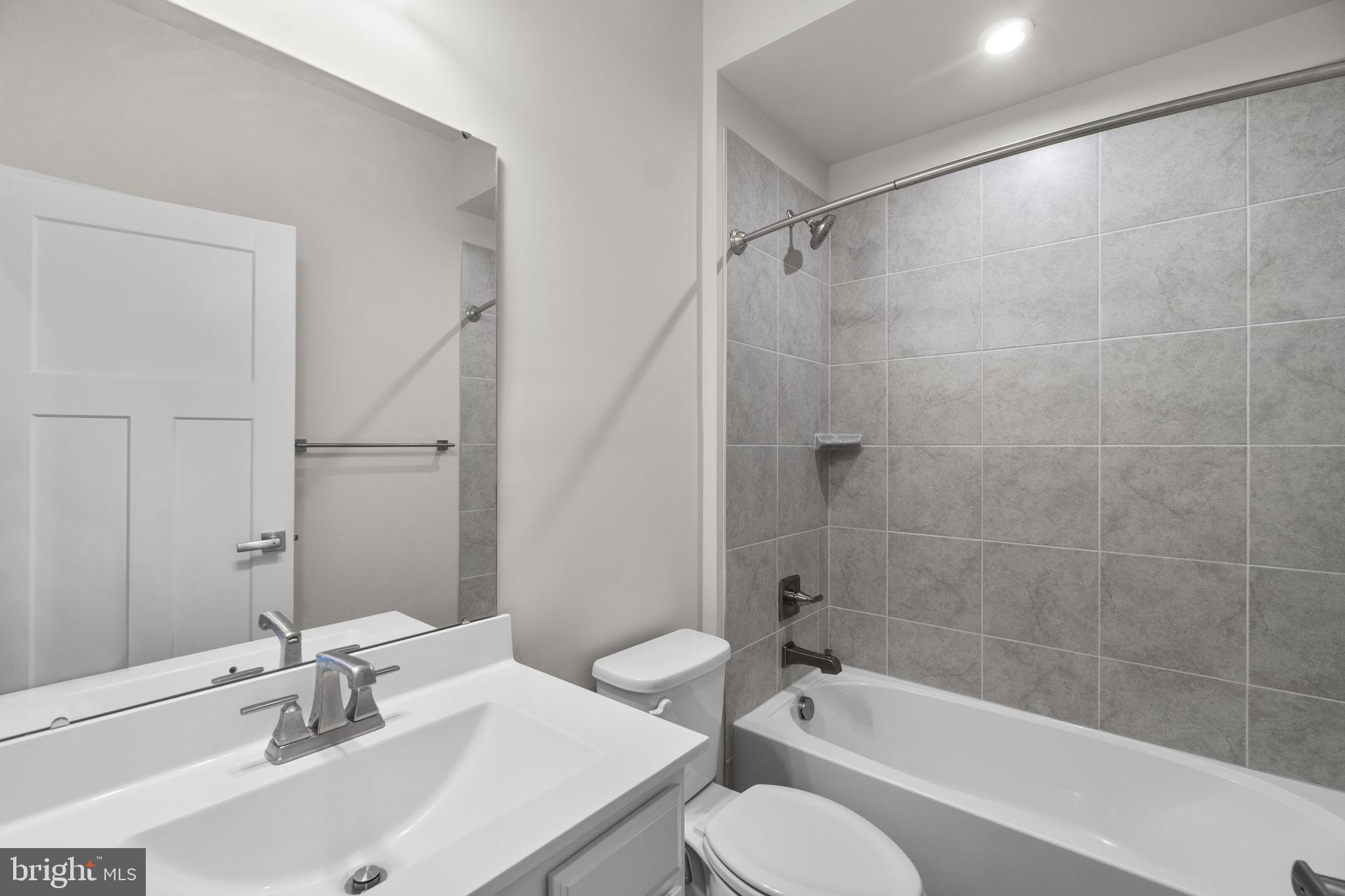 LAKE LINGANORE OAKDALE - Residential