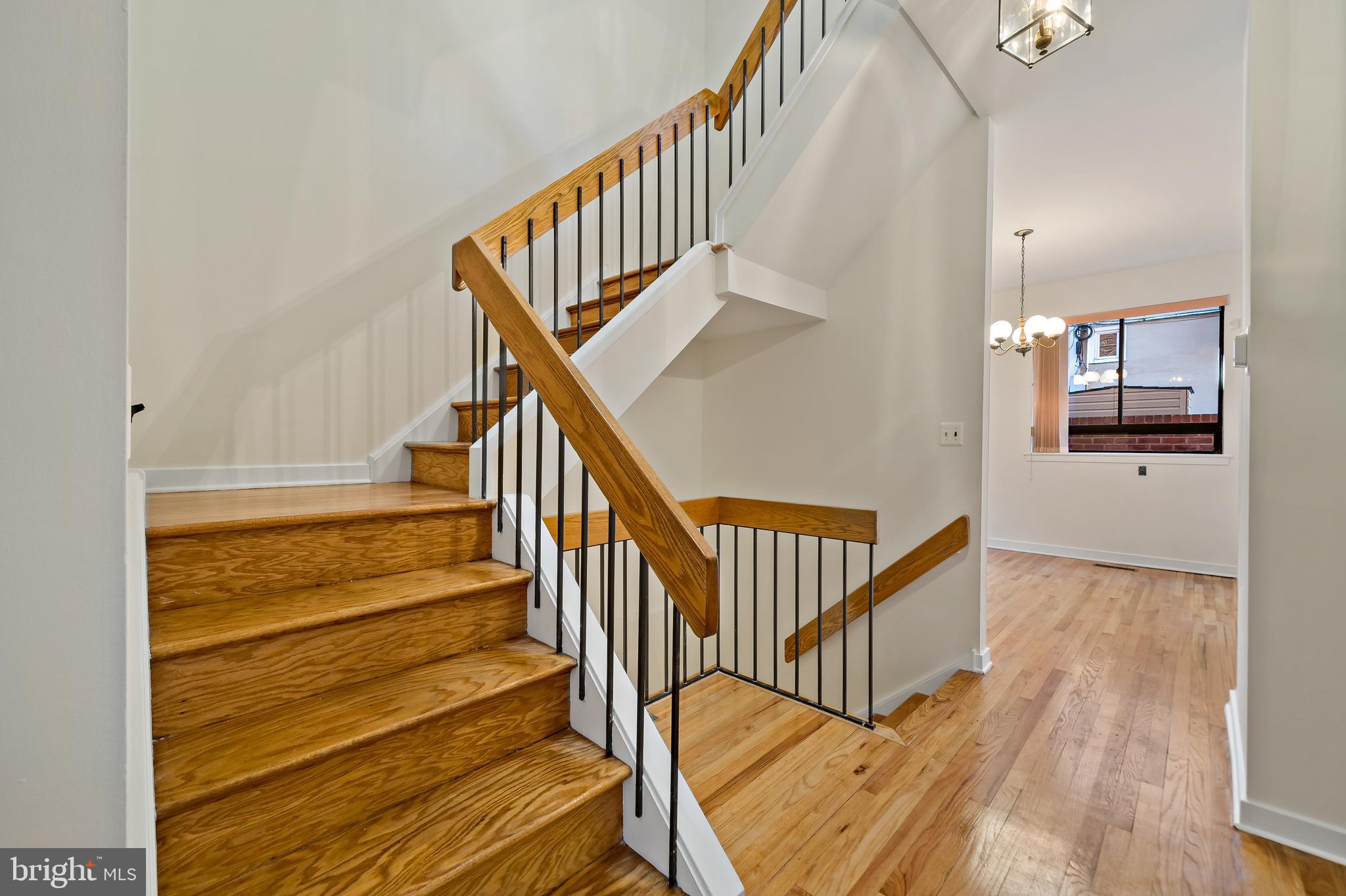 QUEEN VILLAGE - Residential