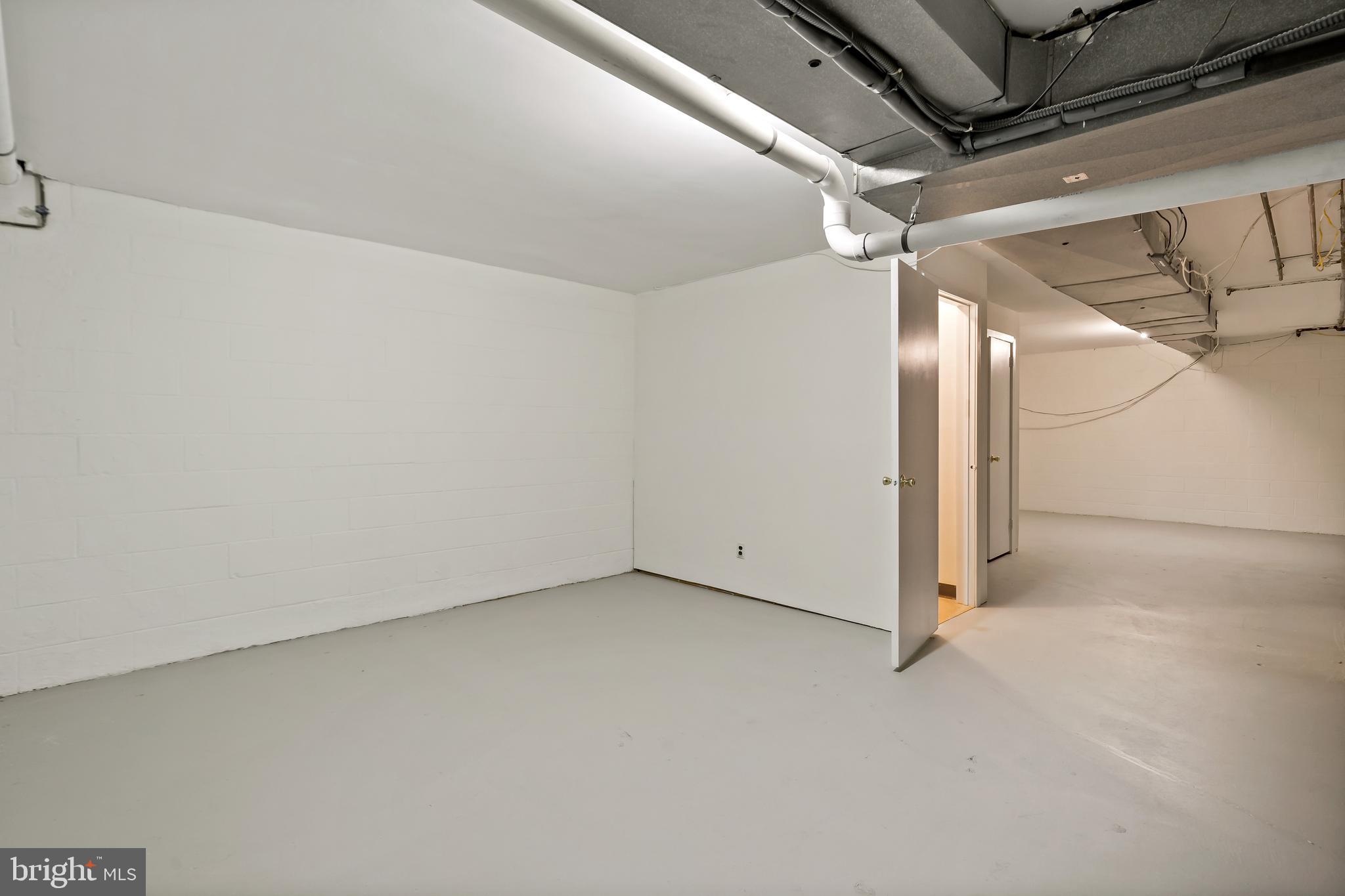 QUEEN VILLAGE - Residential