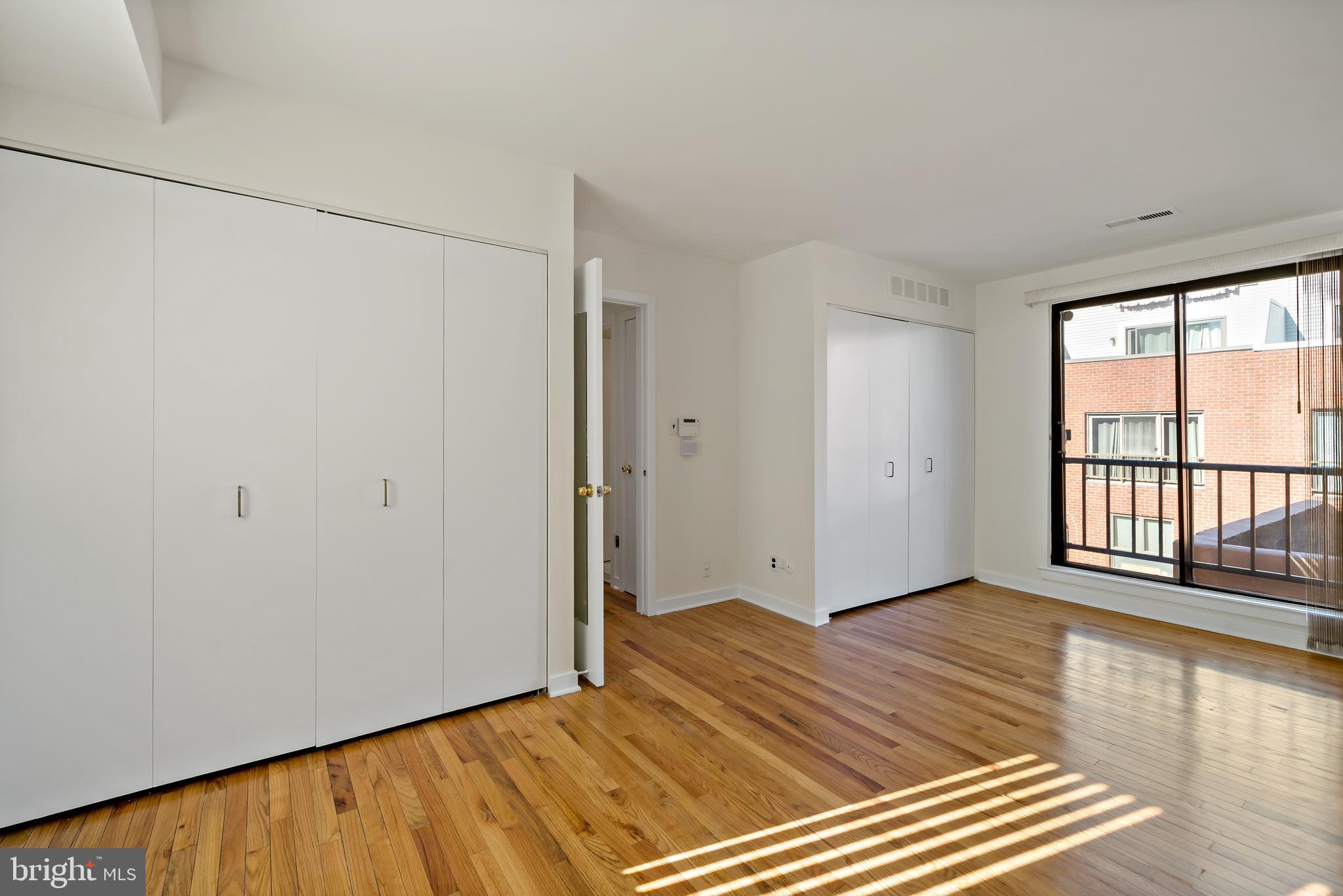 QUEEN VILLAGE - Residential