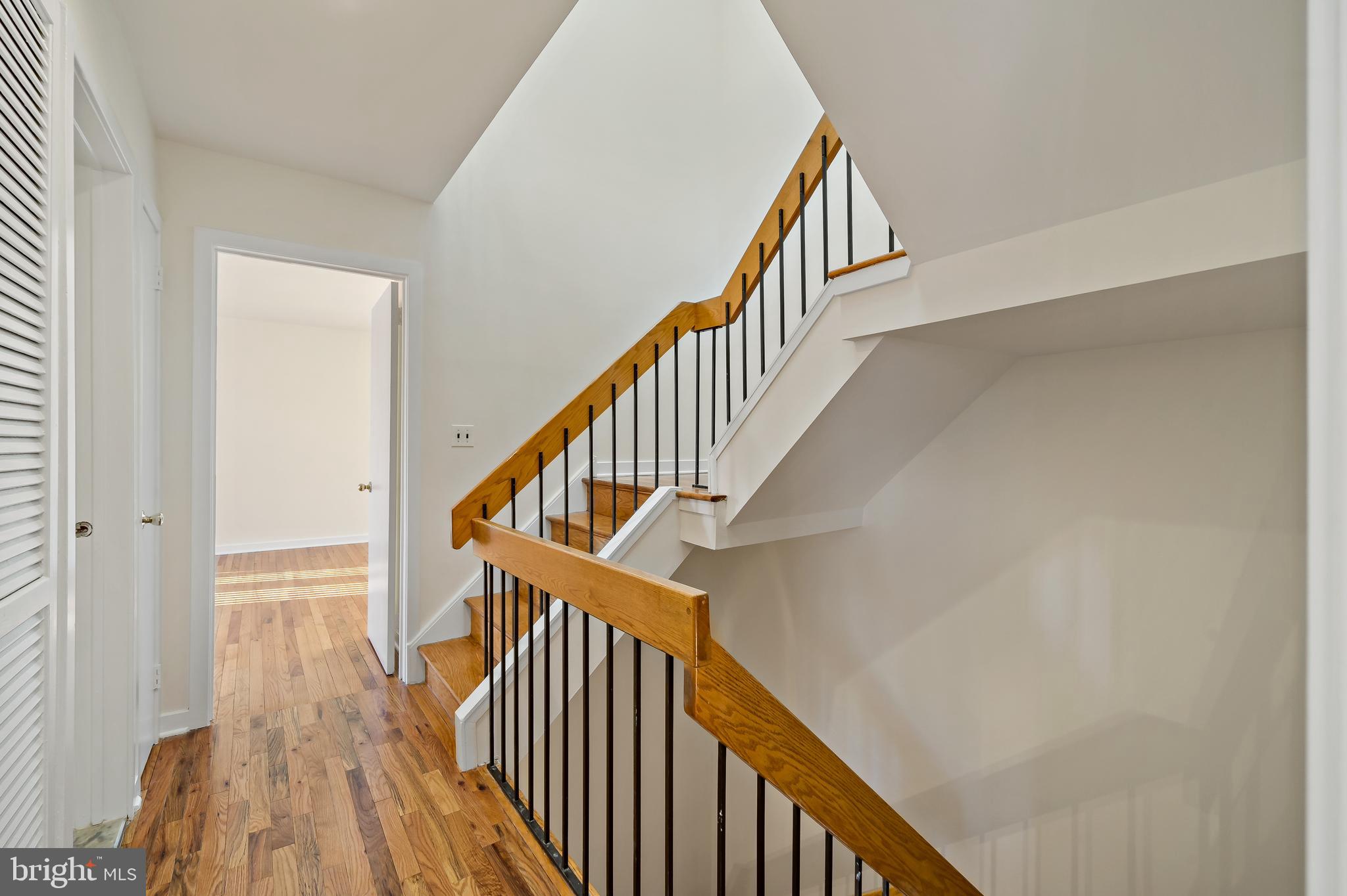 QUEEN VILLAGE - Residential