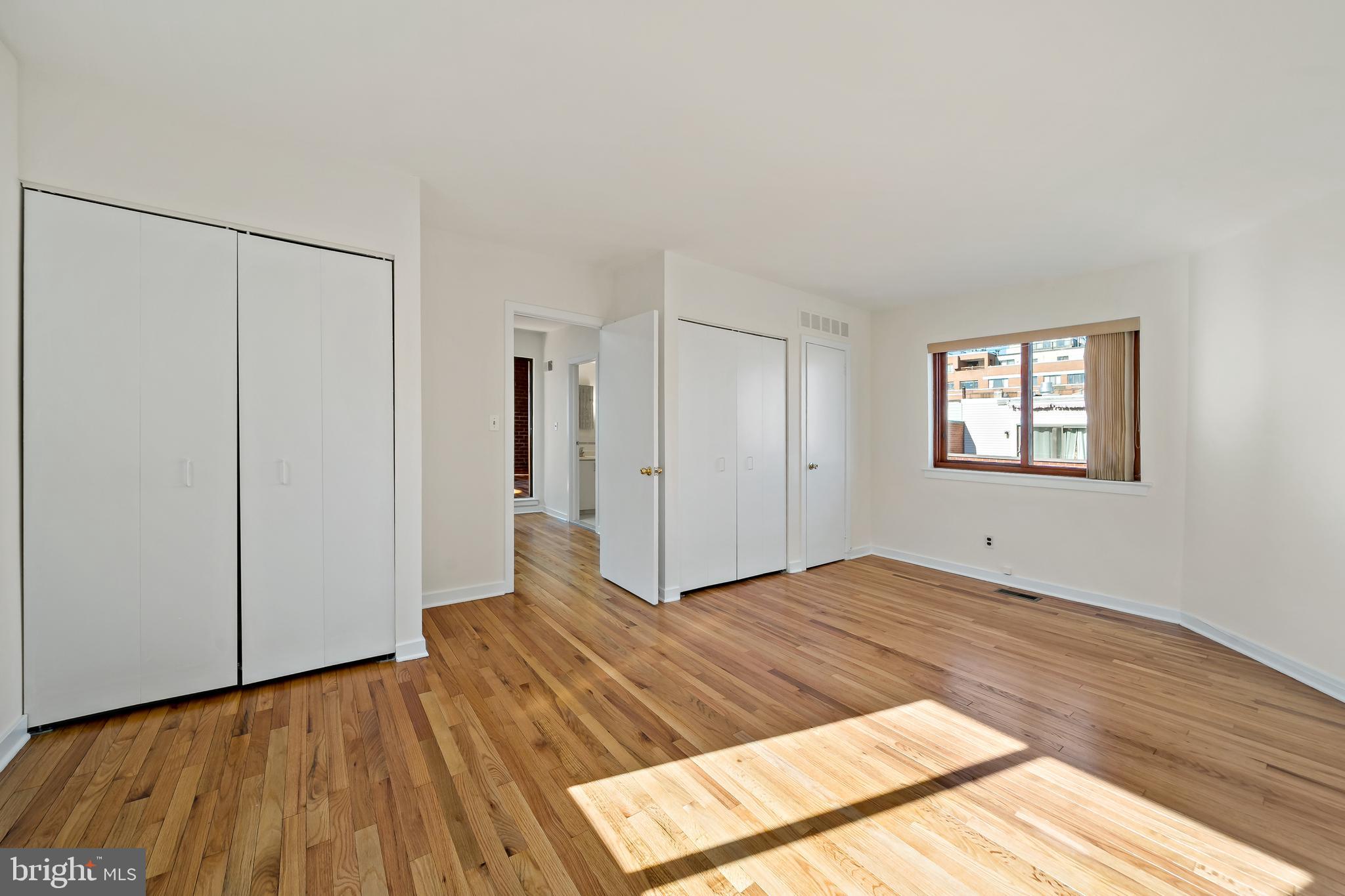 QUEEN VILLAGE - Residential