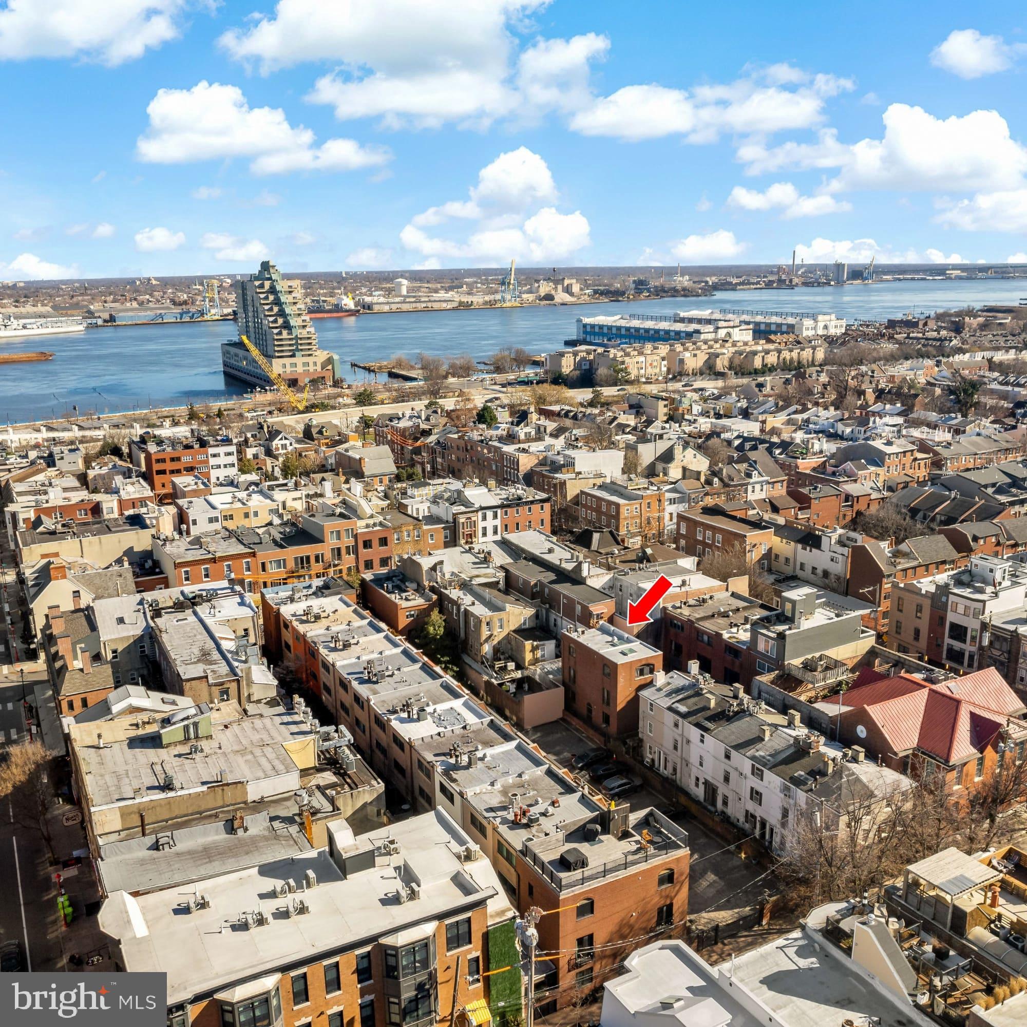 QUEEN VILLAGE - Residential