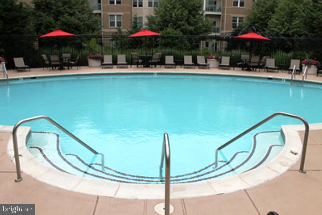 SAVOY AT RESTON TOWN CENTER - Residential