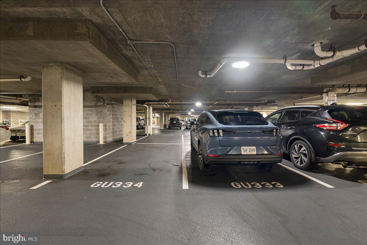 SAVOY AT RESTON TOWN CENTER - Residential