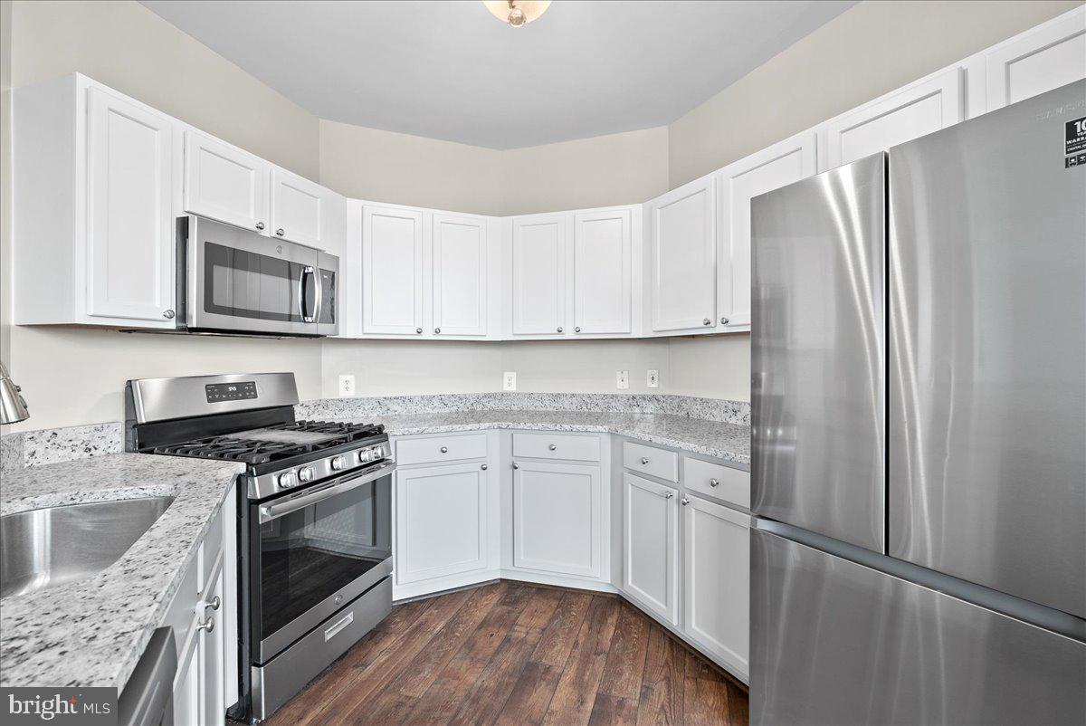 SAVOY AT RESTON TOWN CENTER - Residential