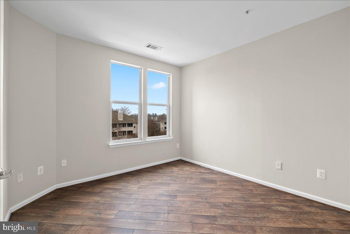 SAVOY AT RESTON TOWN CENTER - Residential