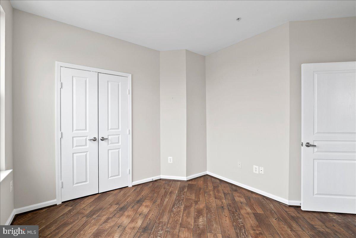 SAVOY AT RESTON TOWN CENTER - Residential