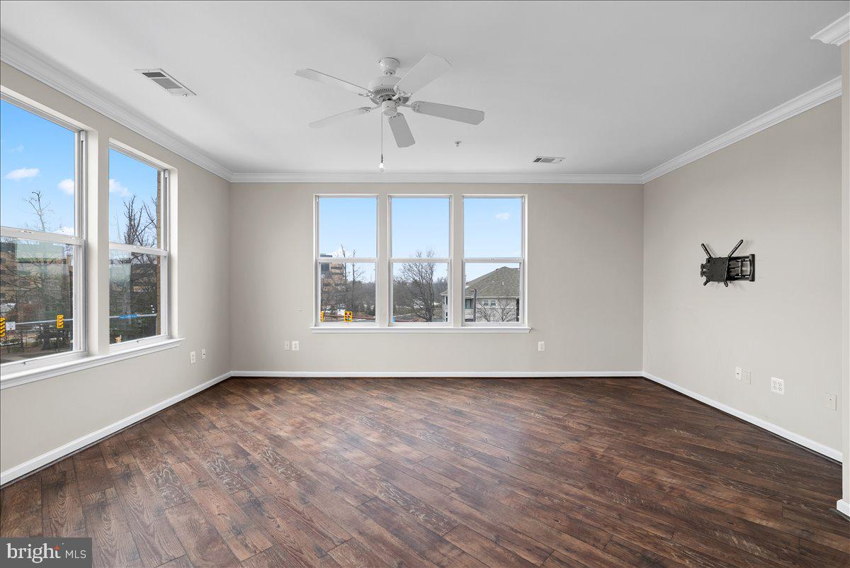 SAVOY AT RESTON TOWN CENTER - Residential