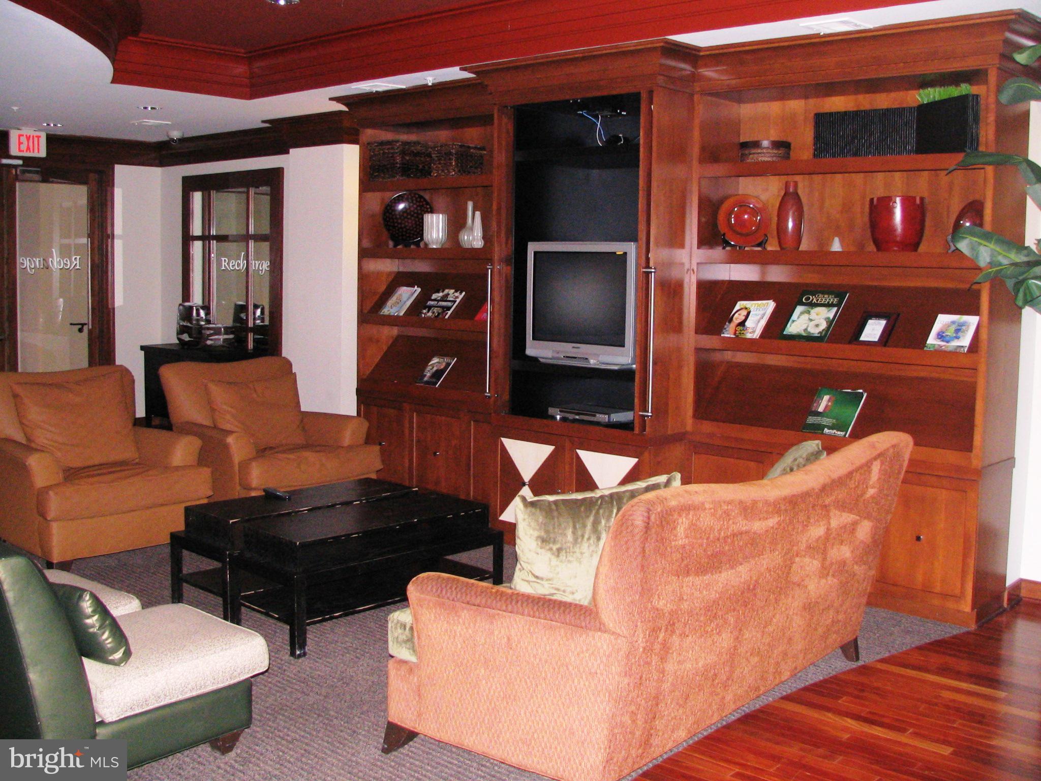 SAVOY AT RESTON TOWN CENTER - Residential