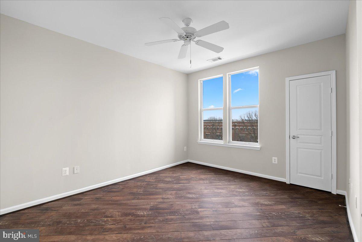 SAVOY AT RESTON TOWN CENTER - Residential