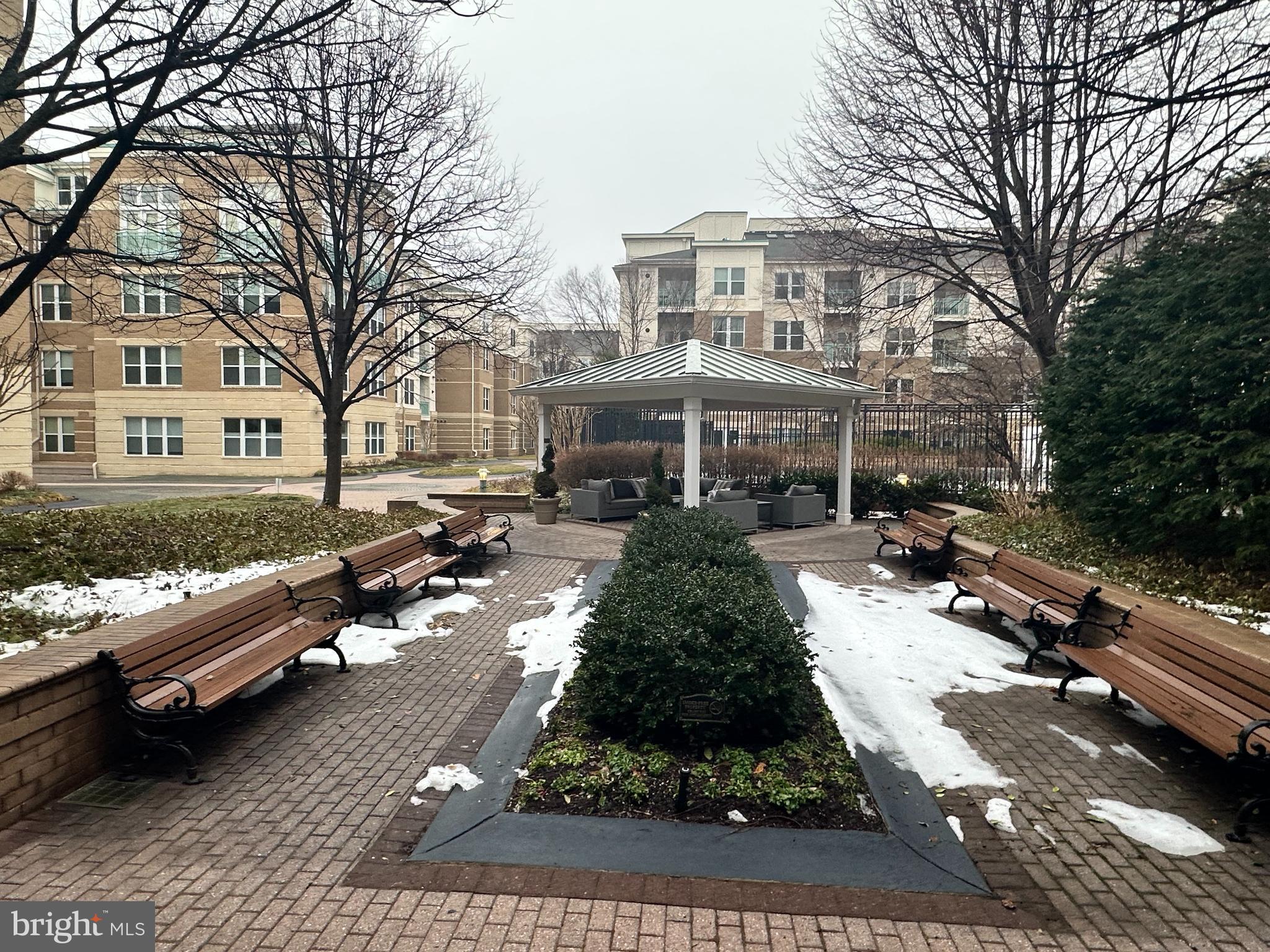 SAVOY AT RESTON TOWN CENTER - Residential