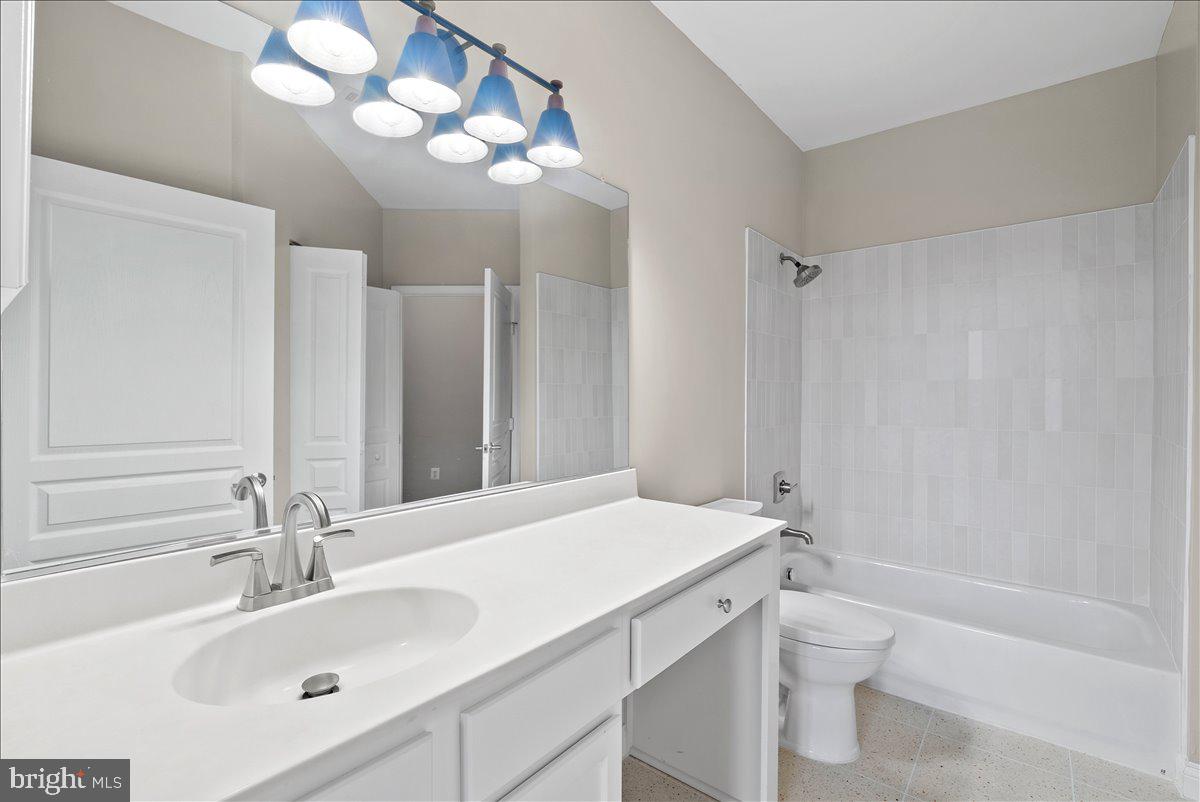 SAVOY AT RESTON TOWN CENTER - Residential