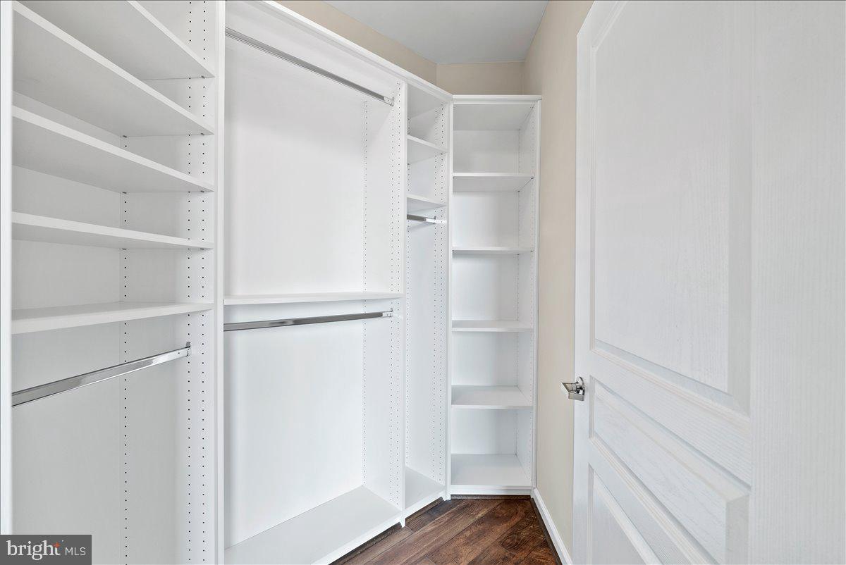 SAVOY AT RESTON TOWN CENTER - Residential