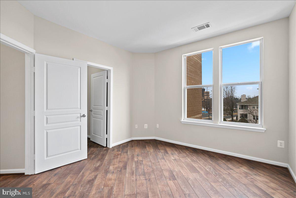 SAVOY AT RESTON TOWN CENTER - Residential