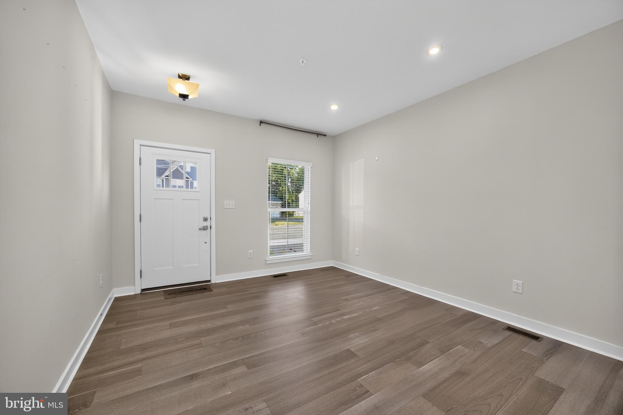 643 CASCADE WAY