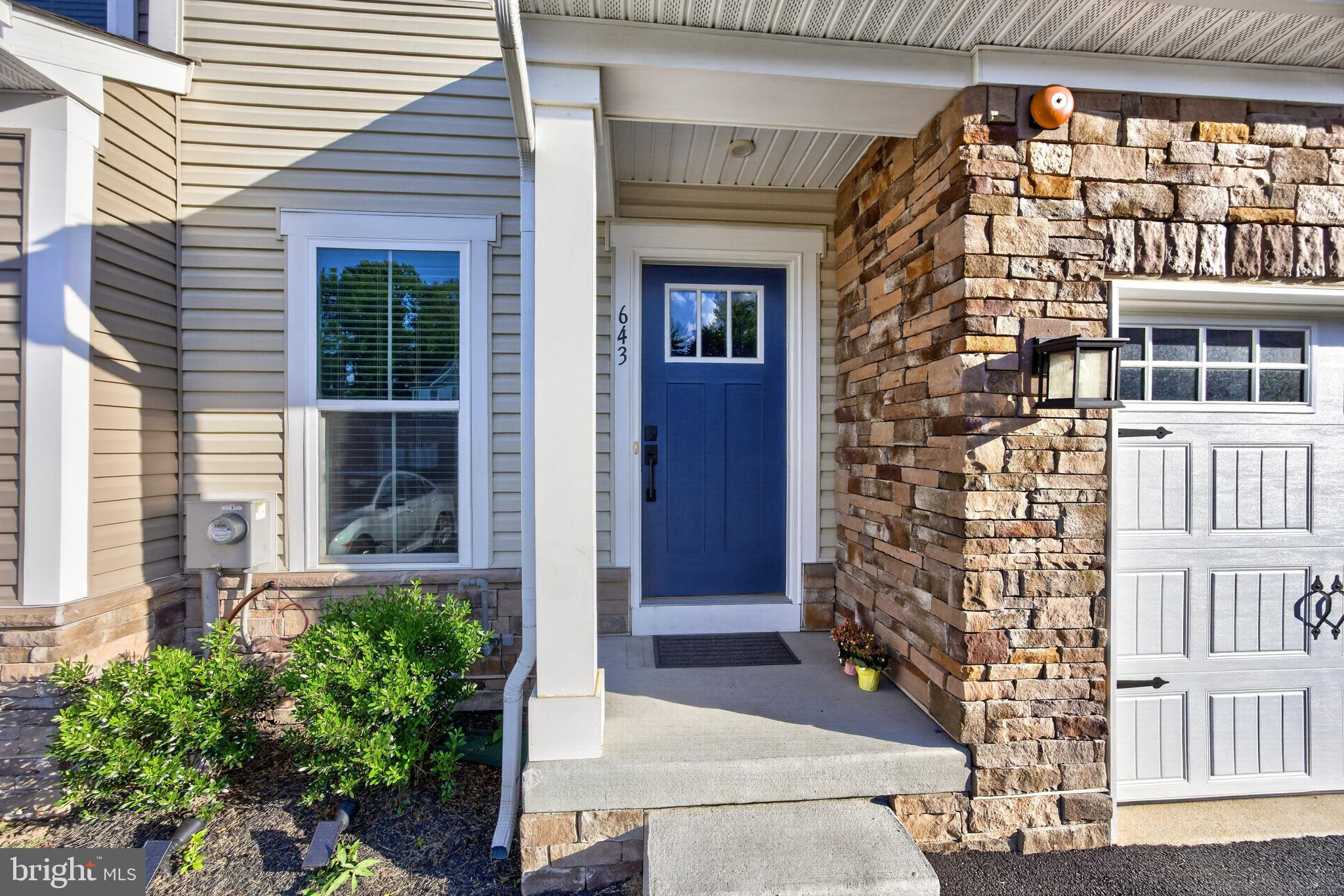 643 CASCADE WAY