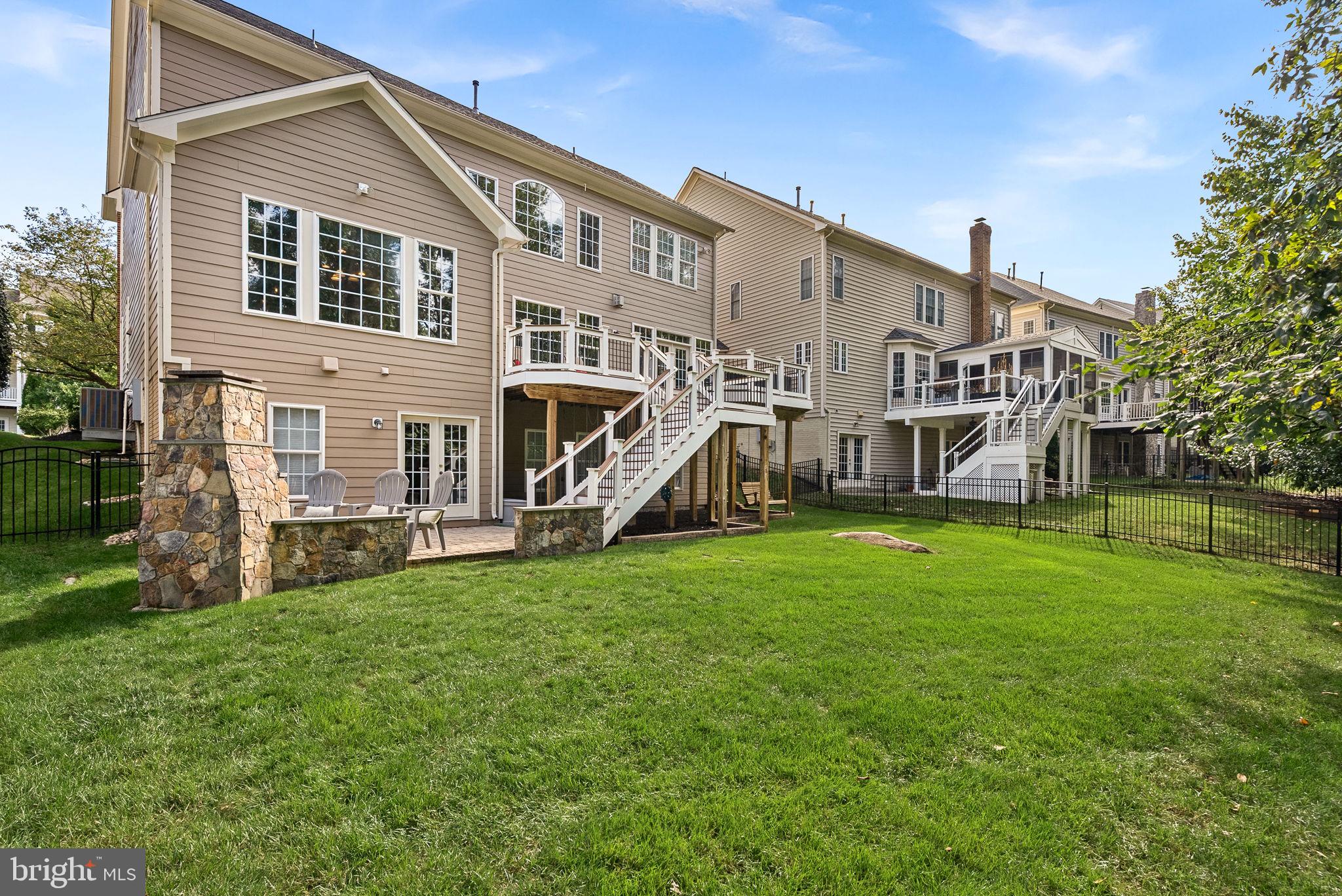 LANSDOWNE ON THE POTOMAC - Residential