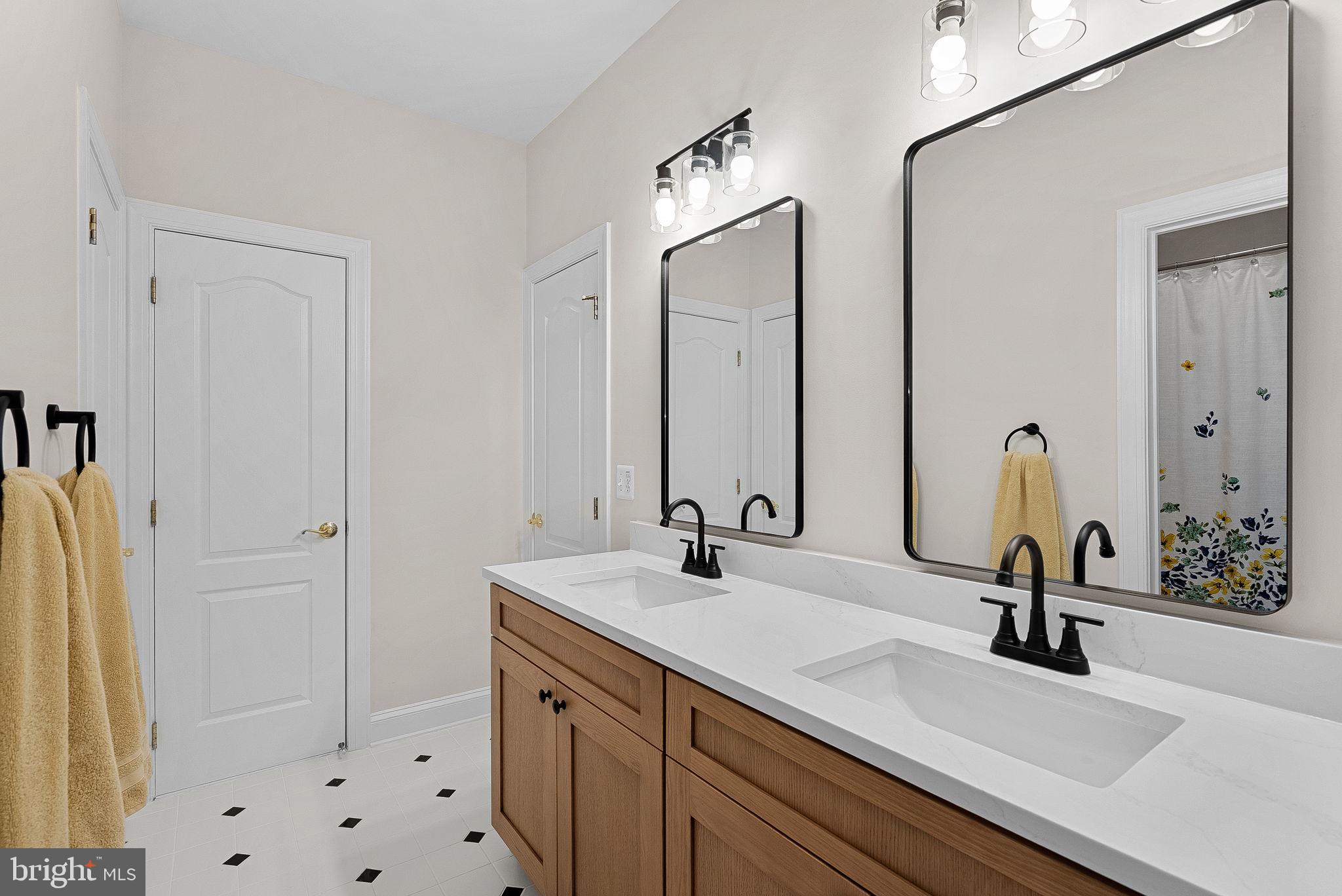 LANSDOWNE ON THE POTOMAC - Residential