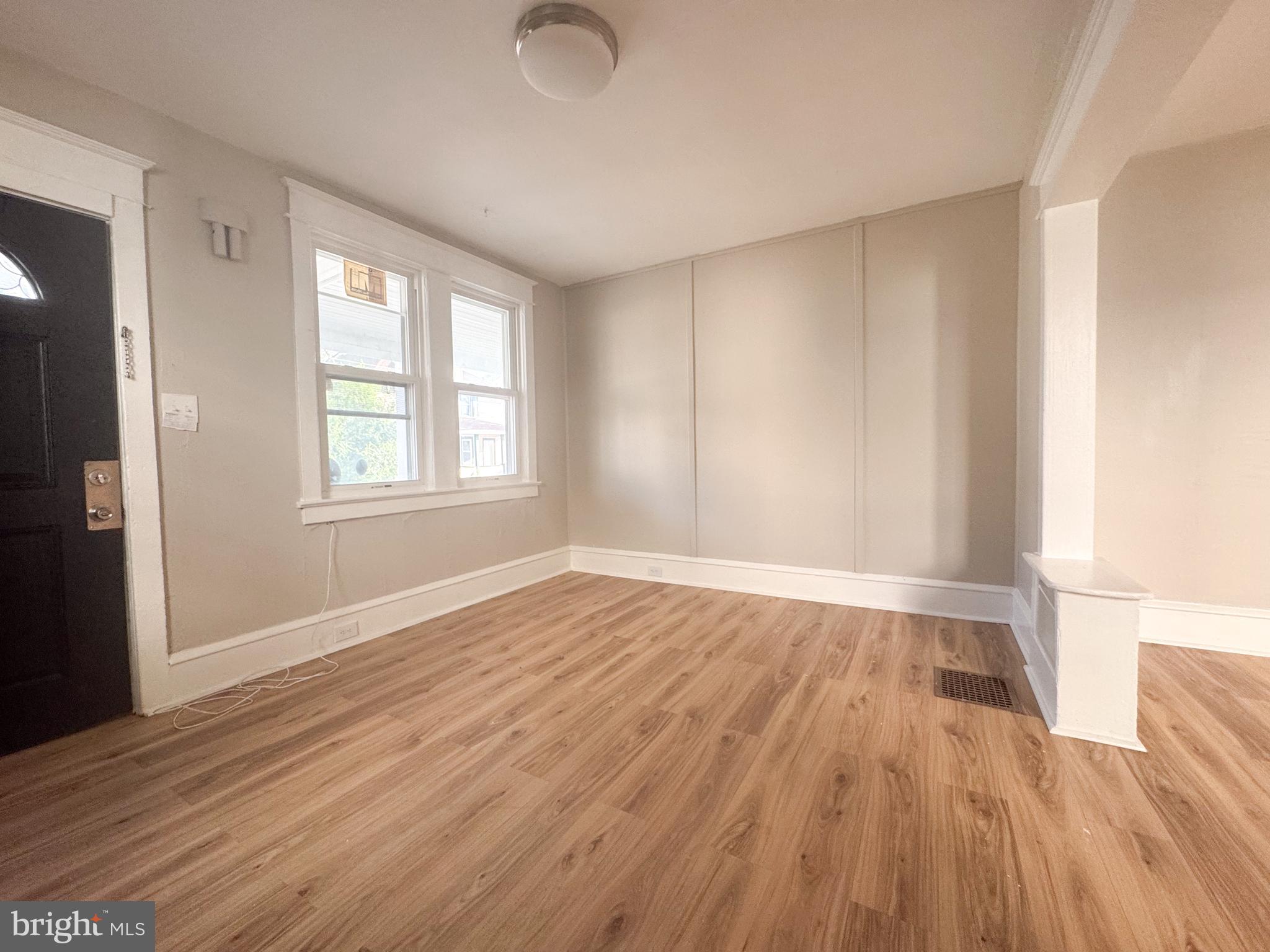 27 E ADAMS STREET 29