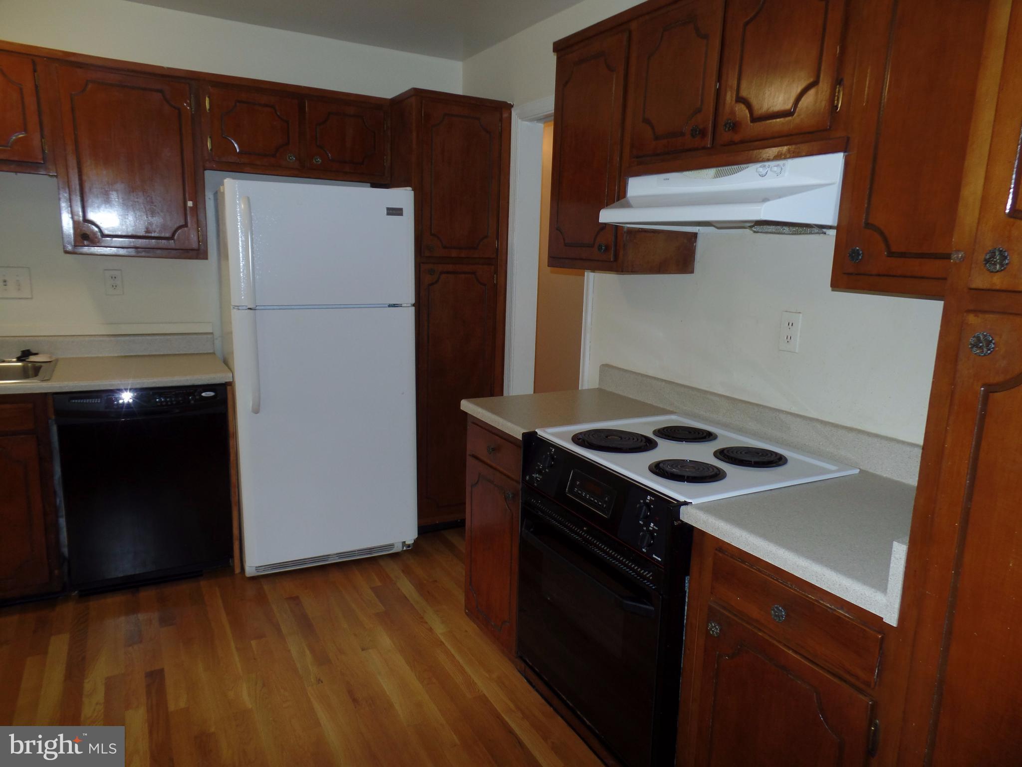 LEELAND PARK - Residential Lease