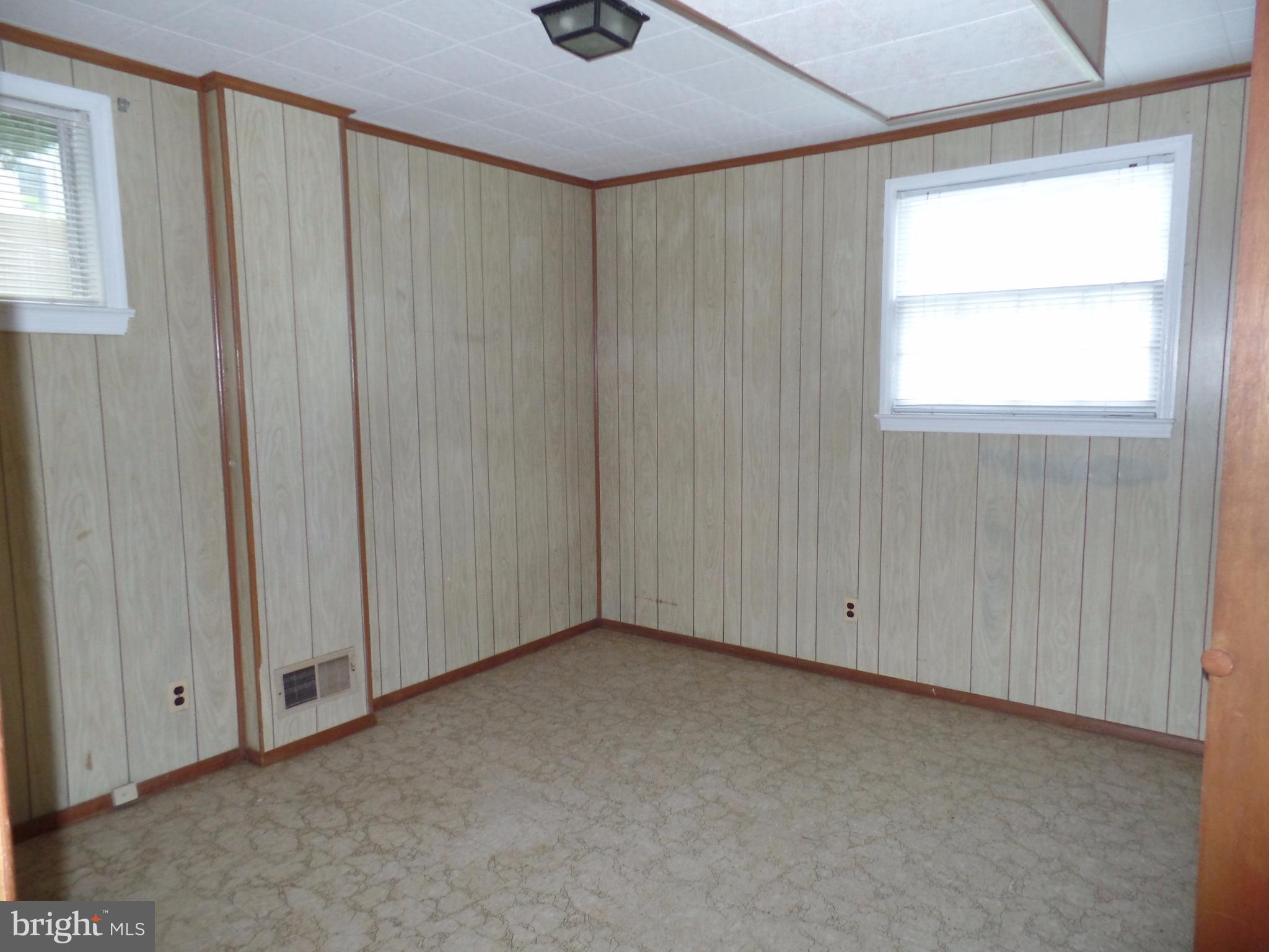 LEELAND PARK - Residential Lease